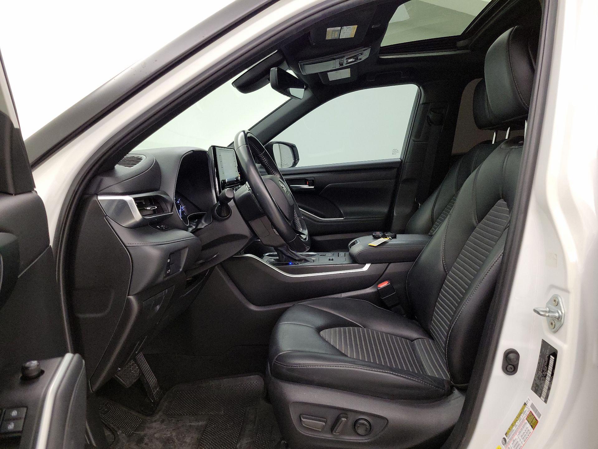 Thumbnail: 2021 Toyota Highlander - 11