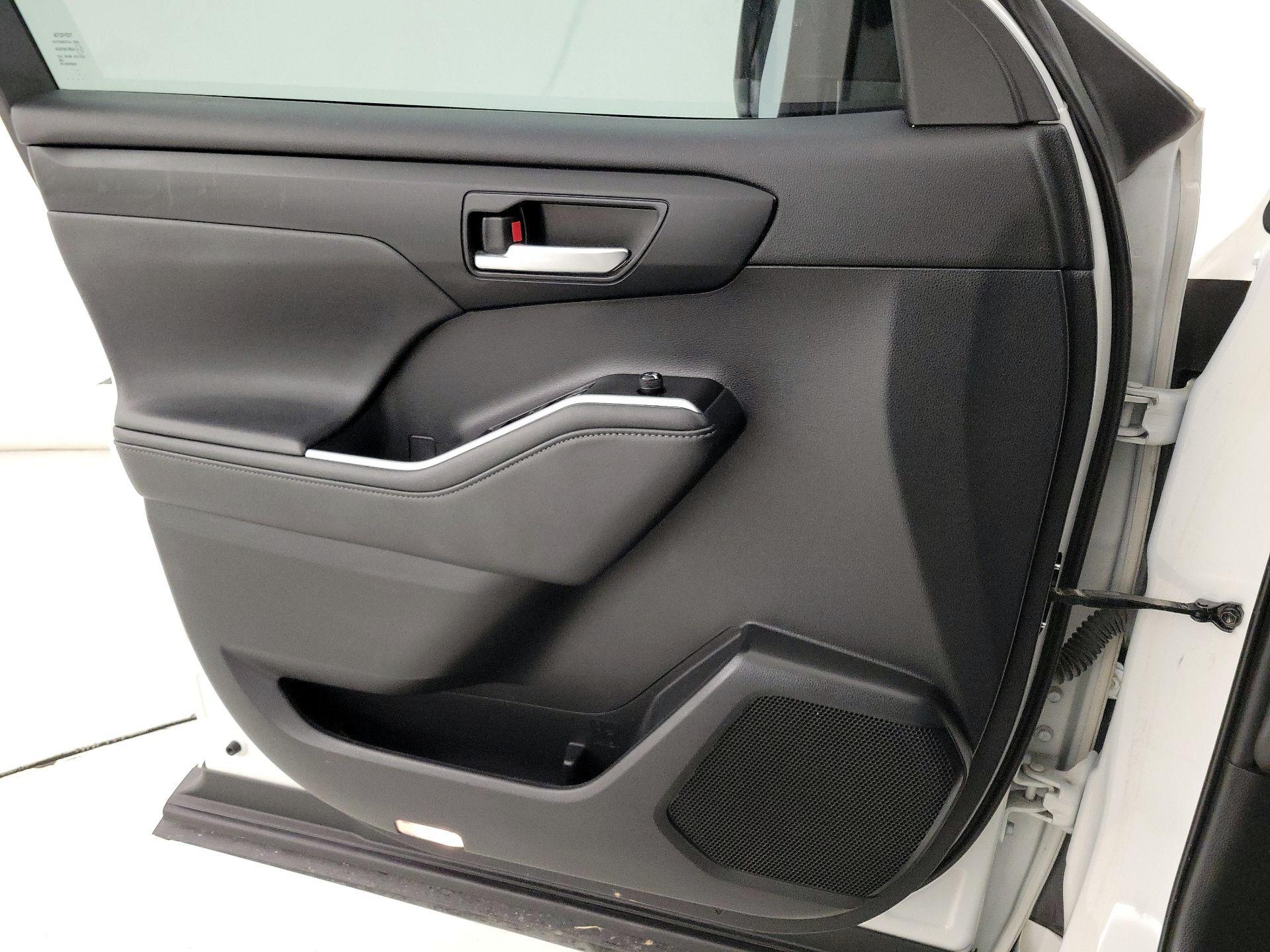 Thumbnail: 2021 Toyota Highlander - 12