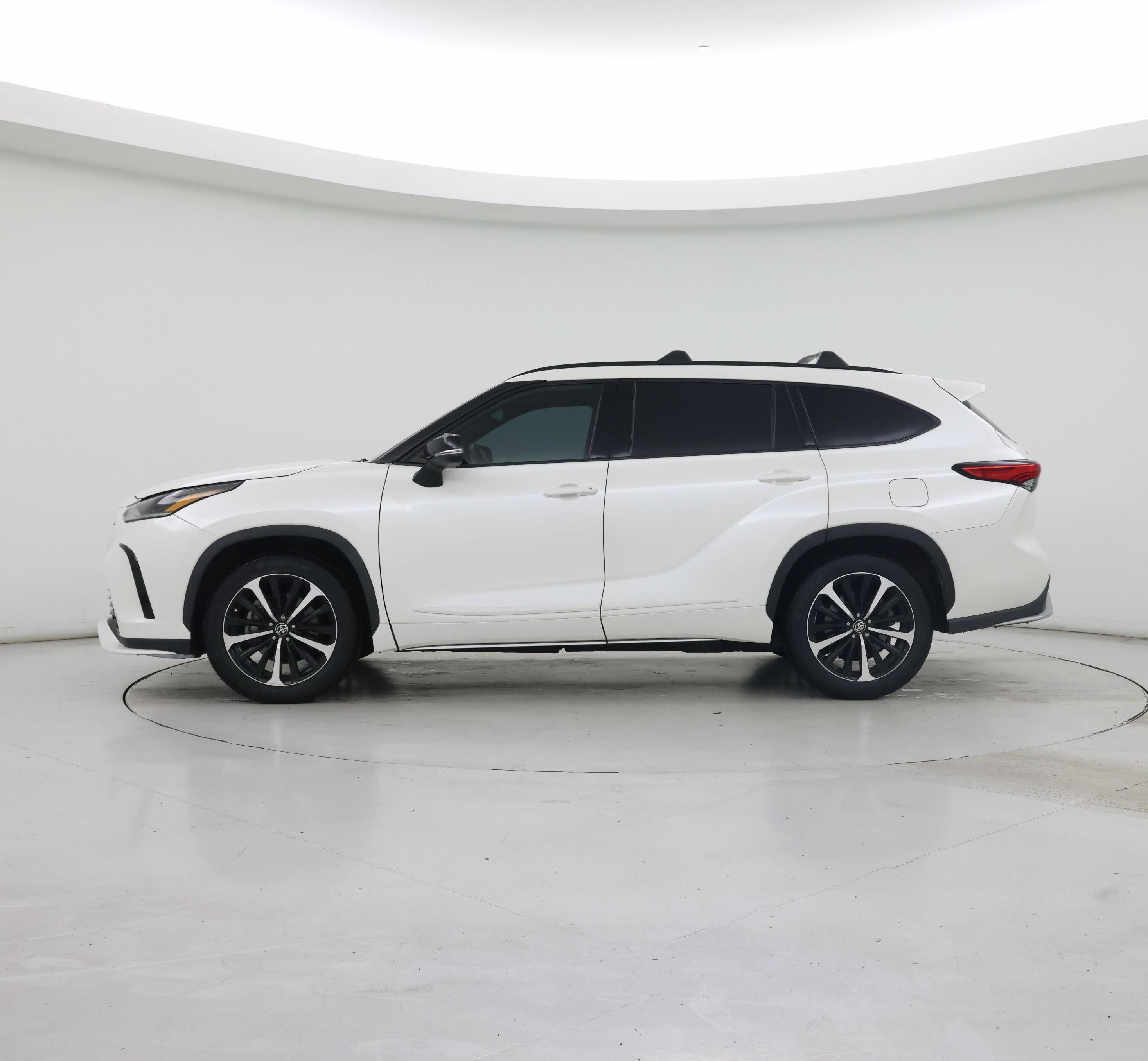 Thumbnail: 2021 Toyota Highlander - 3