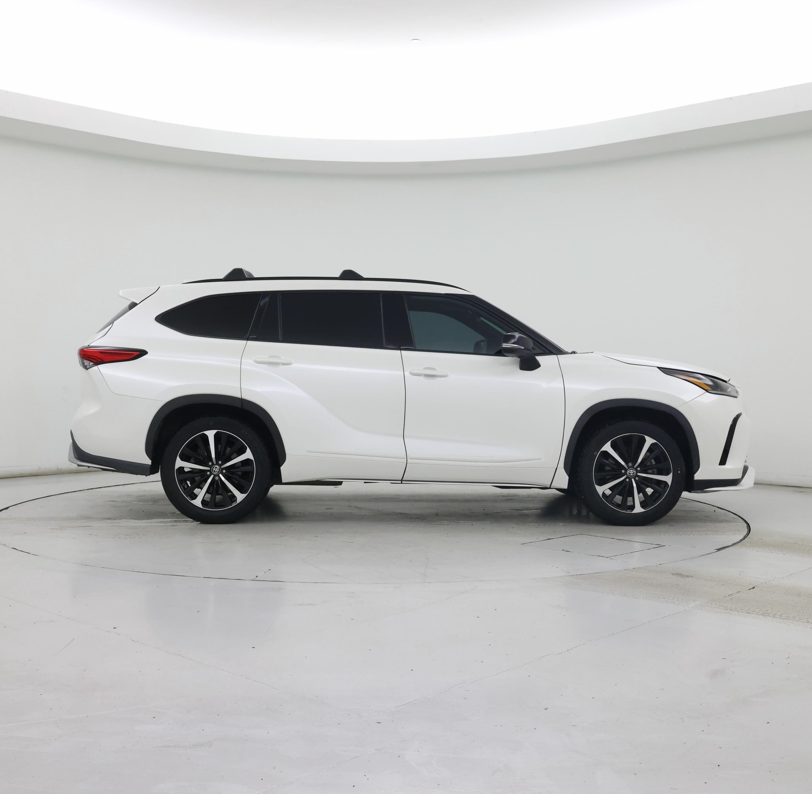 Thumbnail: 2021 Toyota Highlander - 7