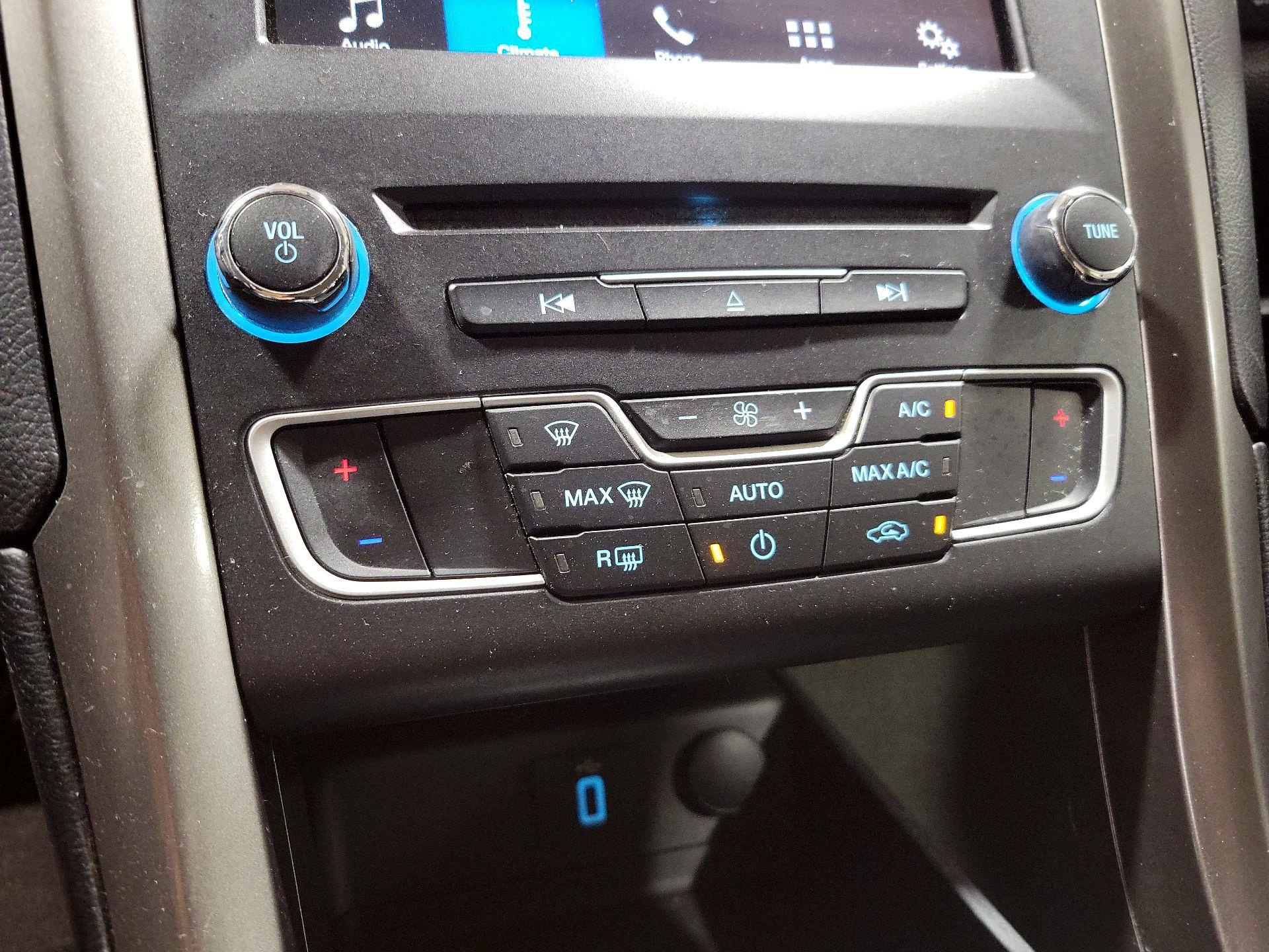 Thumbnail: 2017 Ford Fusion - 16