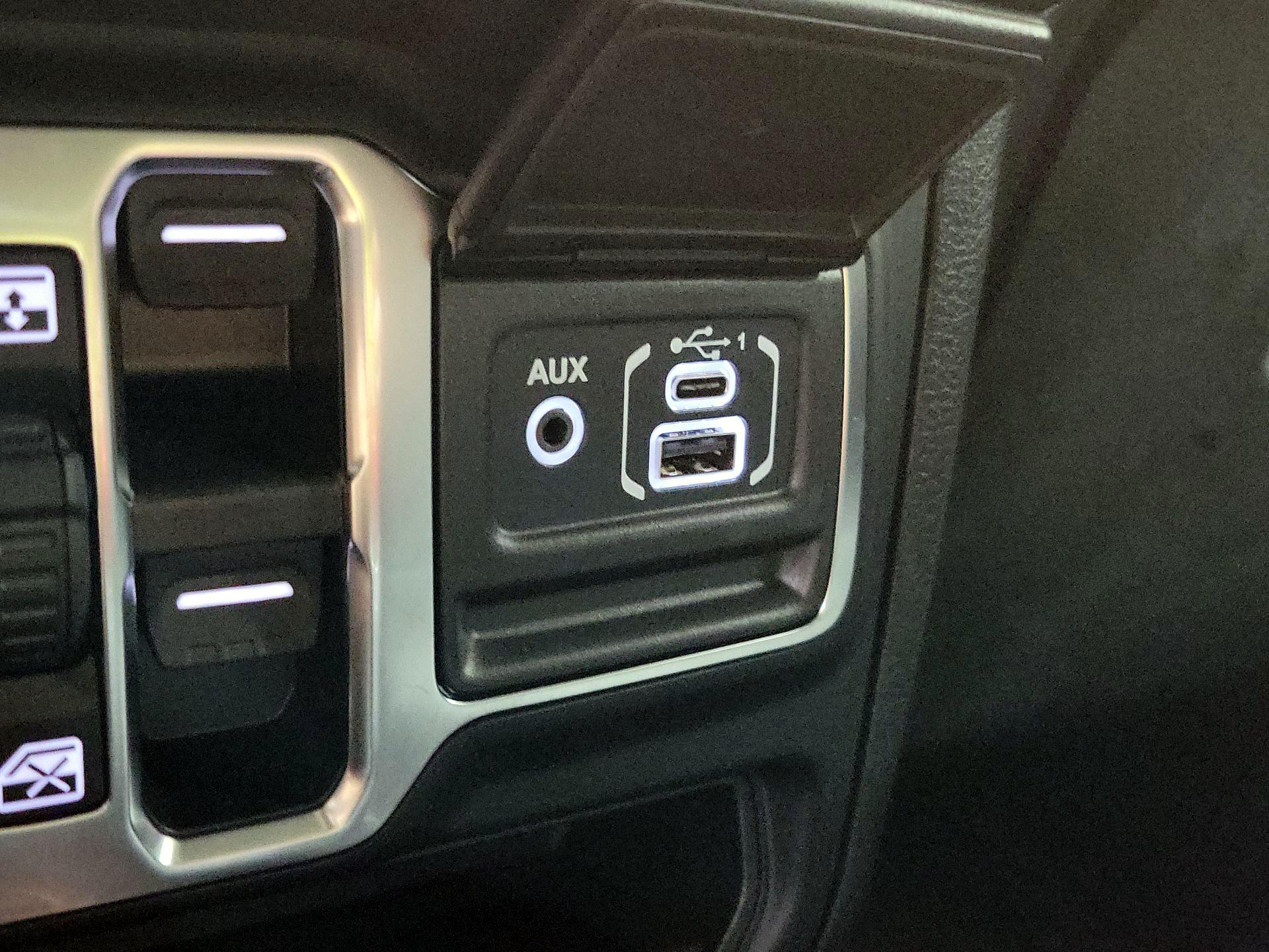 Thumbnail: 2024 Jeep Wrangler - 18