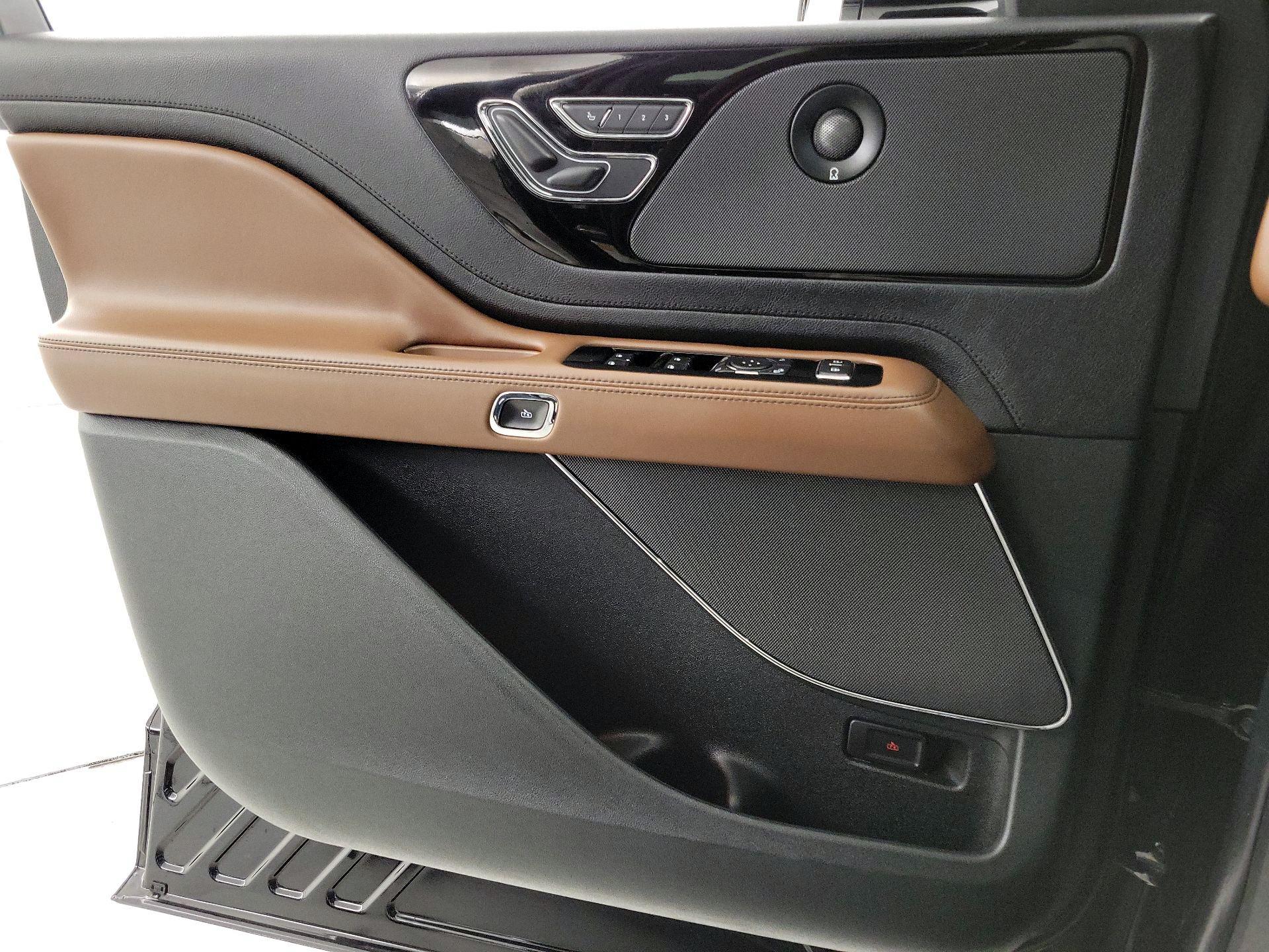 Thumbnail: 2022 Lincoln Aviator - 12