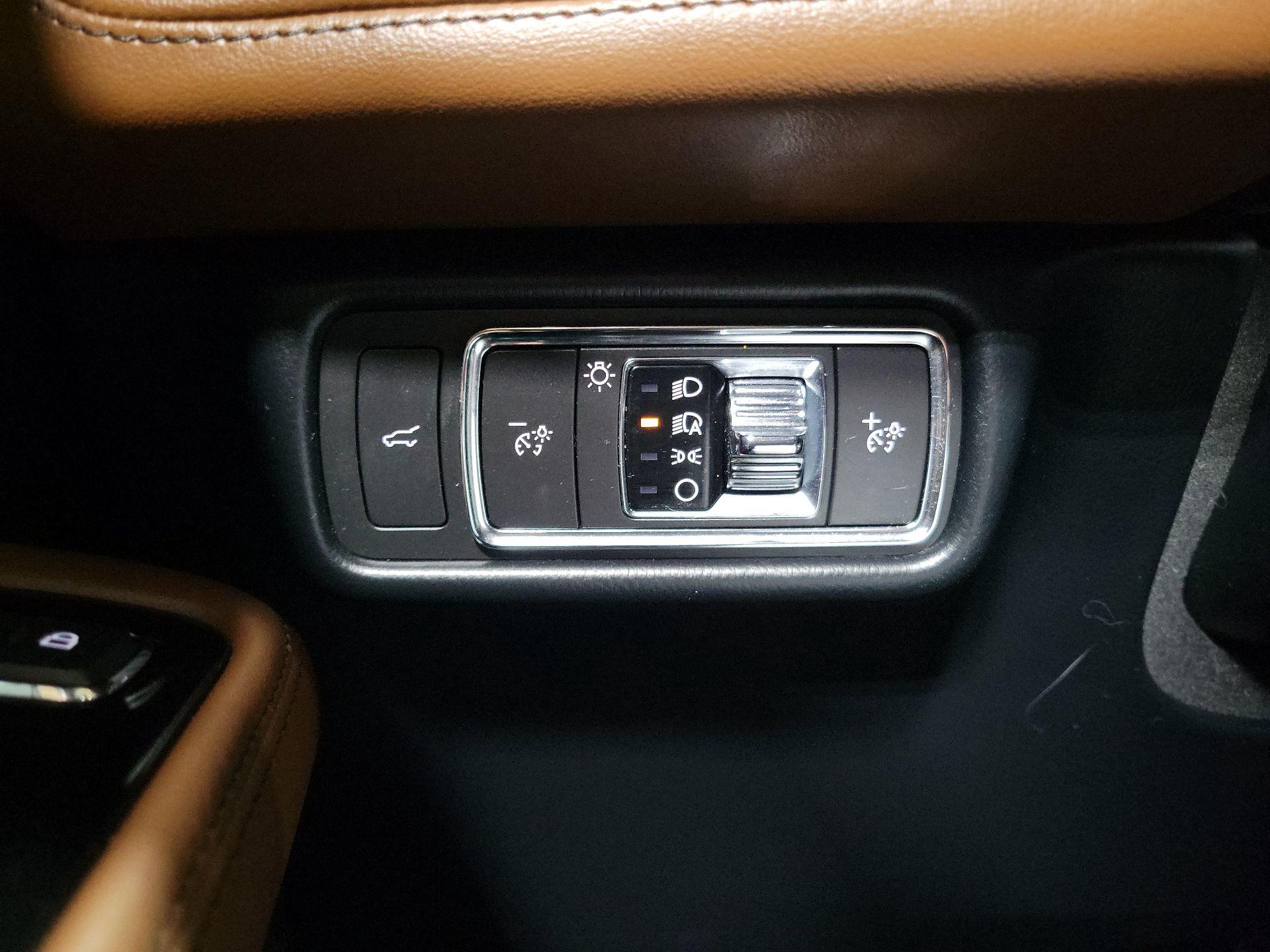 Thumbnail: 2022 Lincoln Aviator - 13