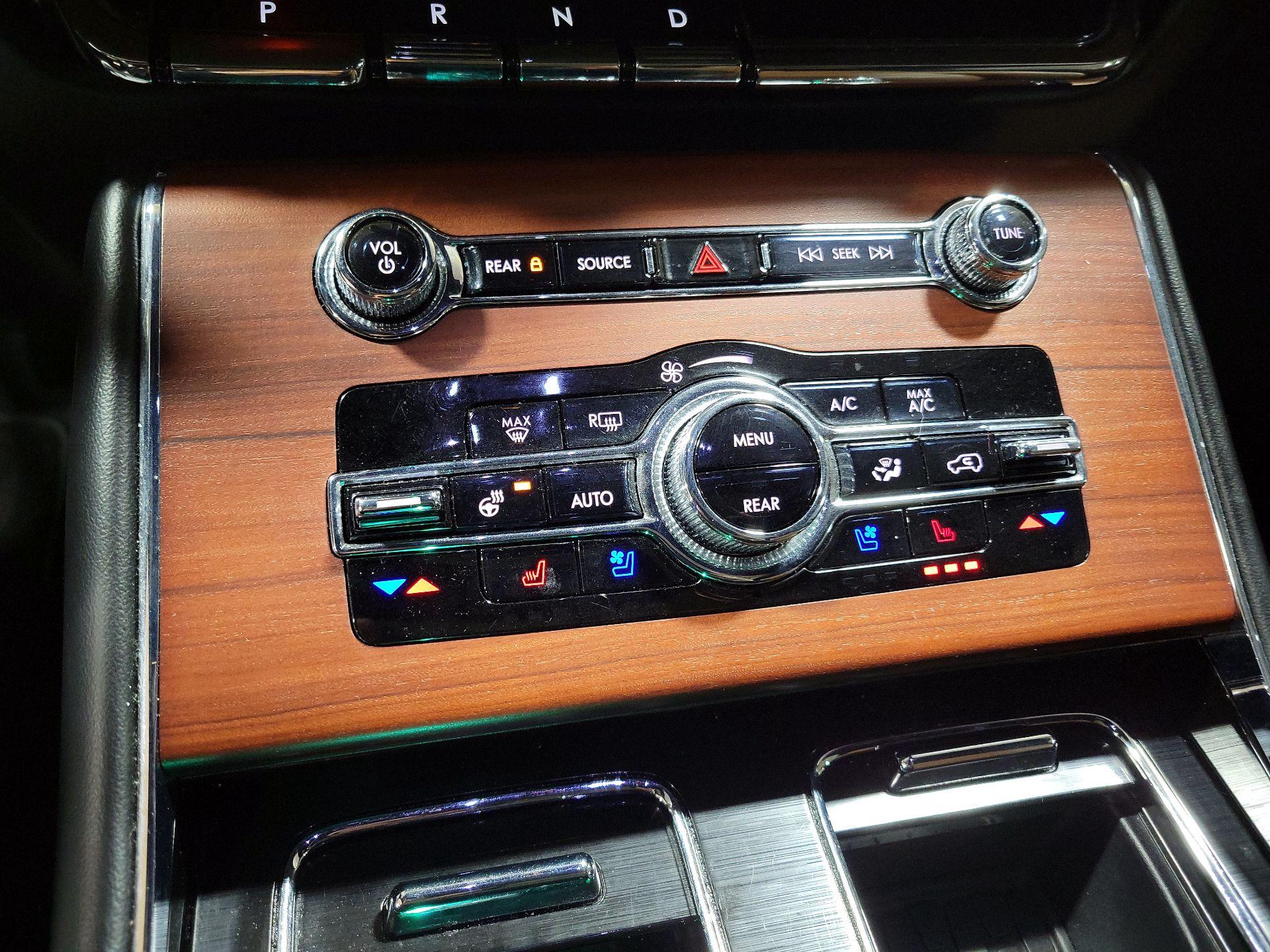 Thumbnail: 2022 Lincoln Aviator - 17