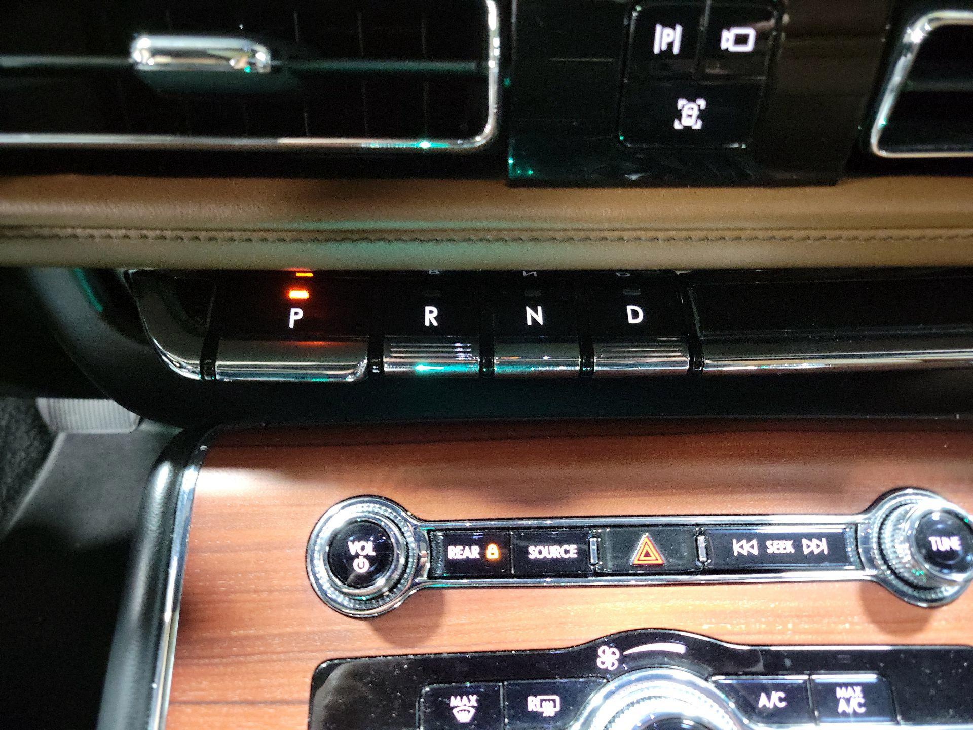 Thumbnail: 2022 Lincoln Aviator - 18