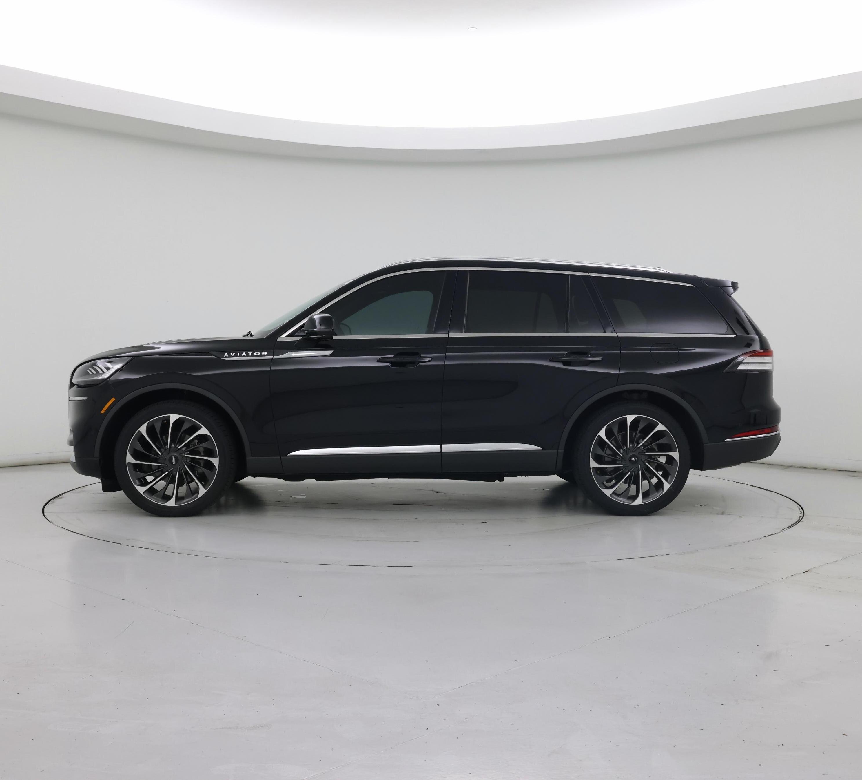 Thumbnail: 2022 Lincoln Aviator - 3