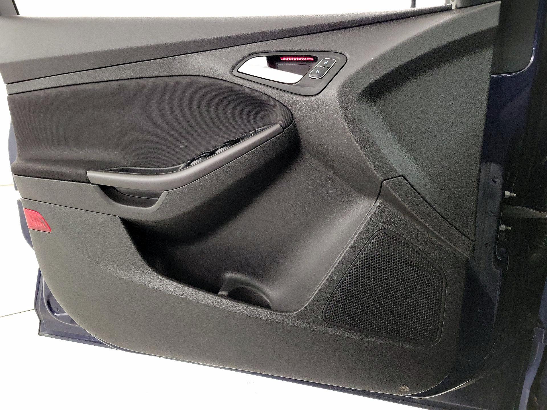 Thumbnail: 2017 Ford Focus - 12