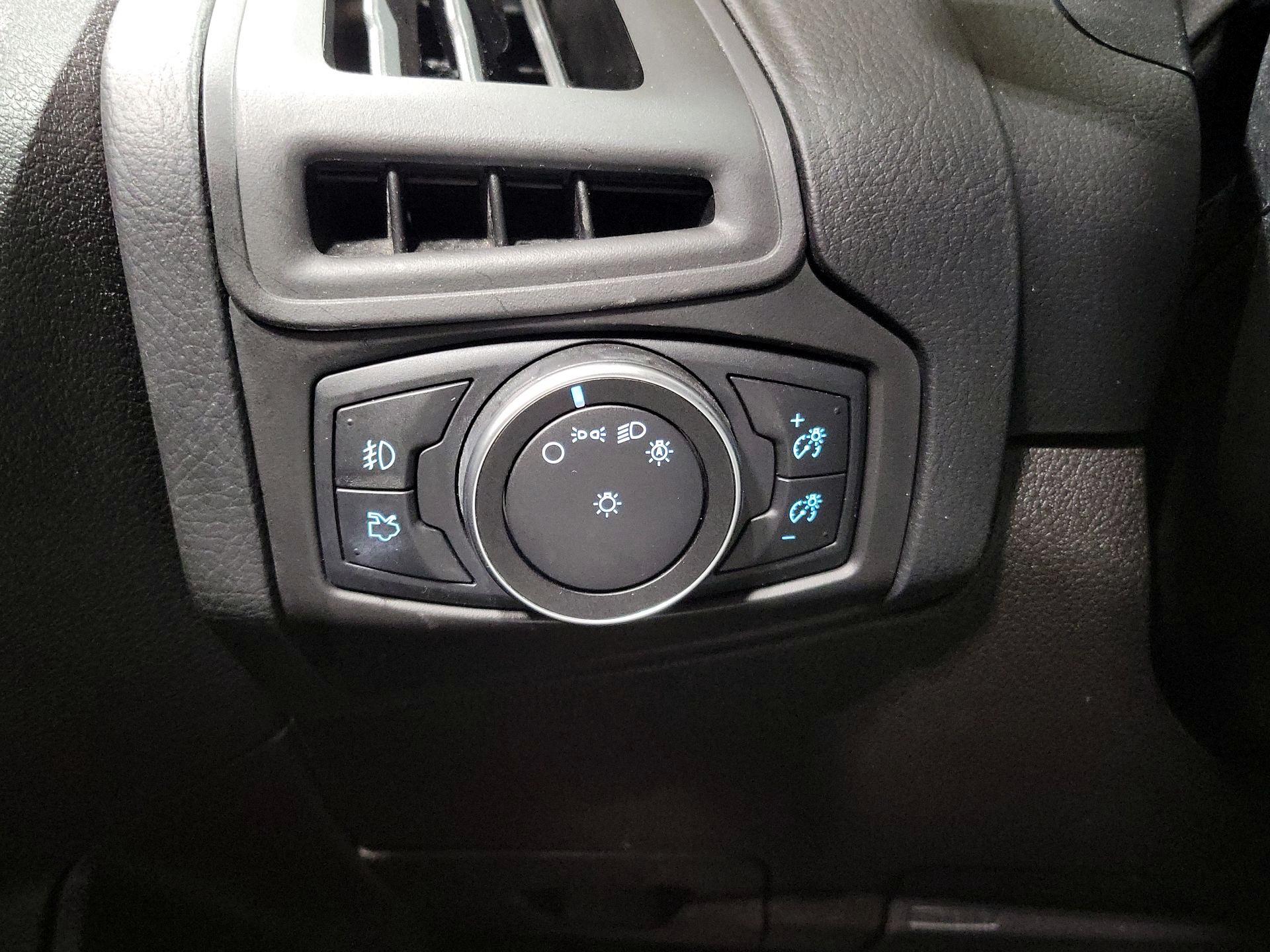 Thumbnail: 2017 Ford Focus - 13