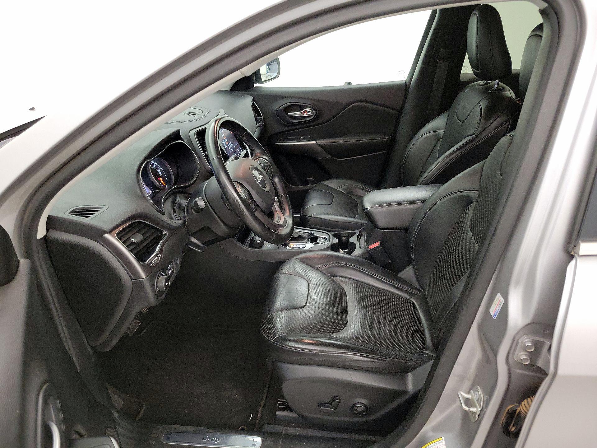 Thumbnail: 2020 Jeep Cherokee - 11