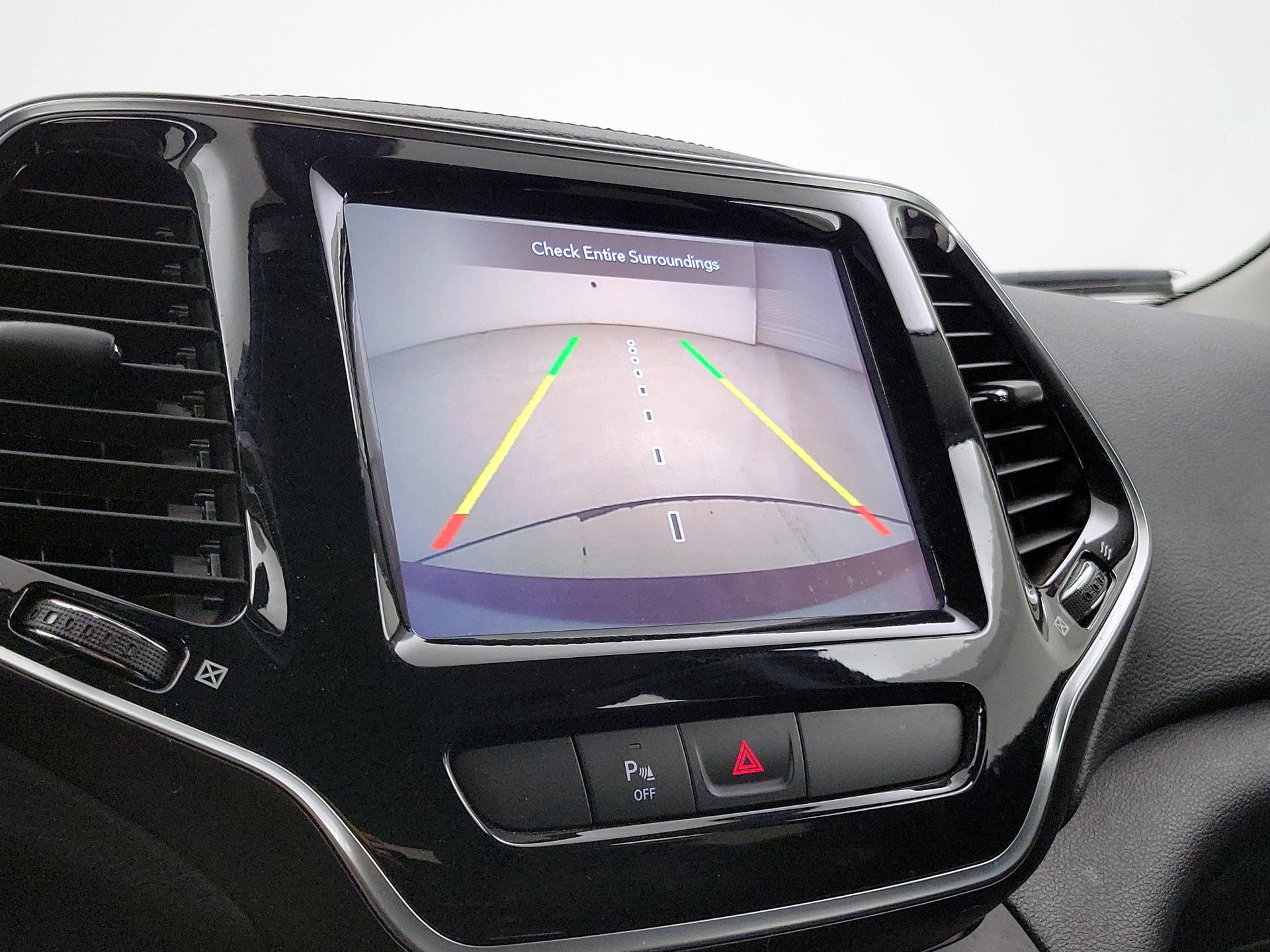 Thumbnail: 2020 Jeep Cherokee - 14