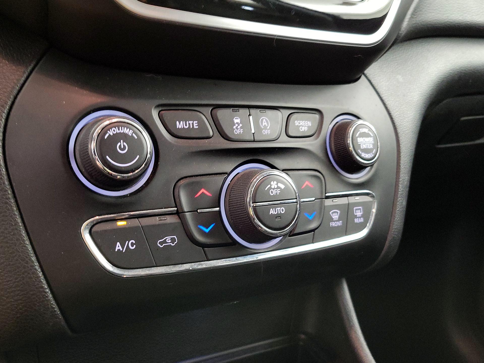 Thumbnail: 2020 Jeep Cherokee - 16