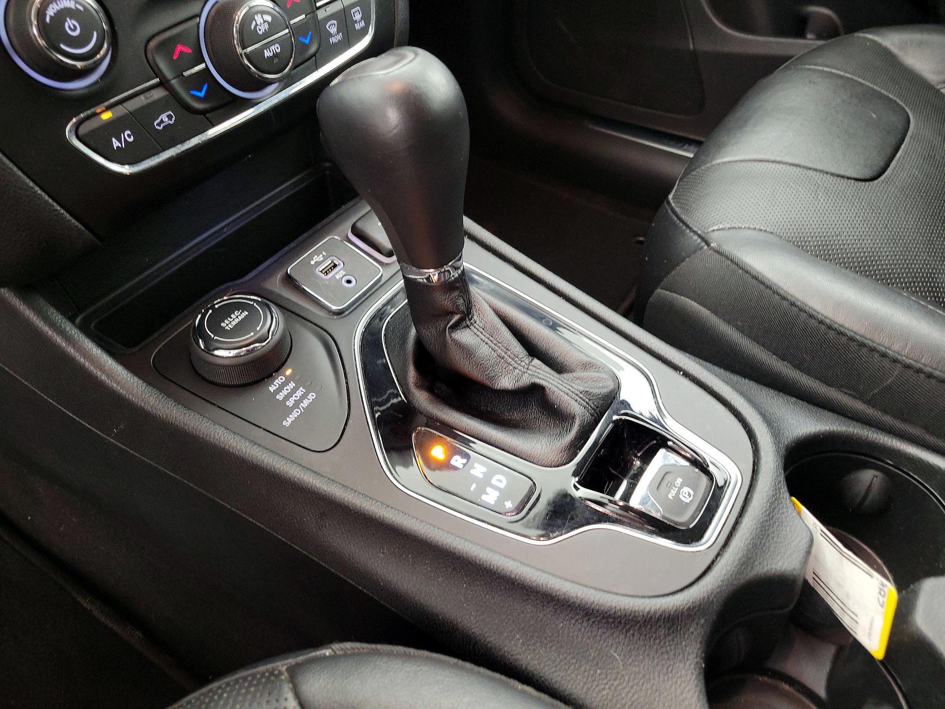 Thumbnail: 2020 Jeep Cherokee - 17