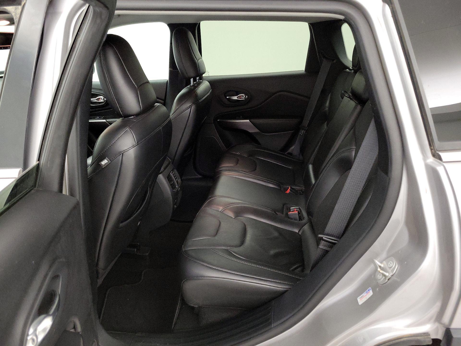 Thumbnail: 2020 Jeep Cherokee - 19