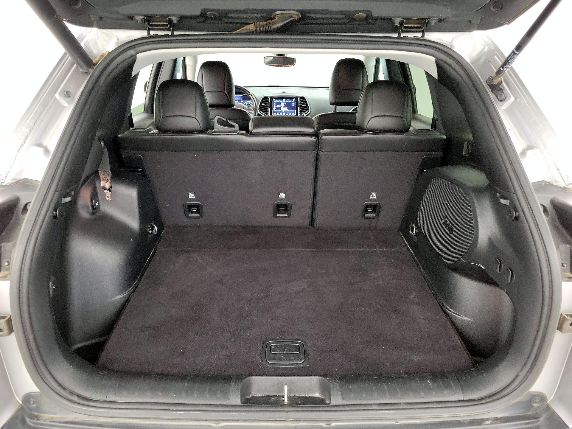 Thumbnail: 2020 Jeep Cherokee - 20