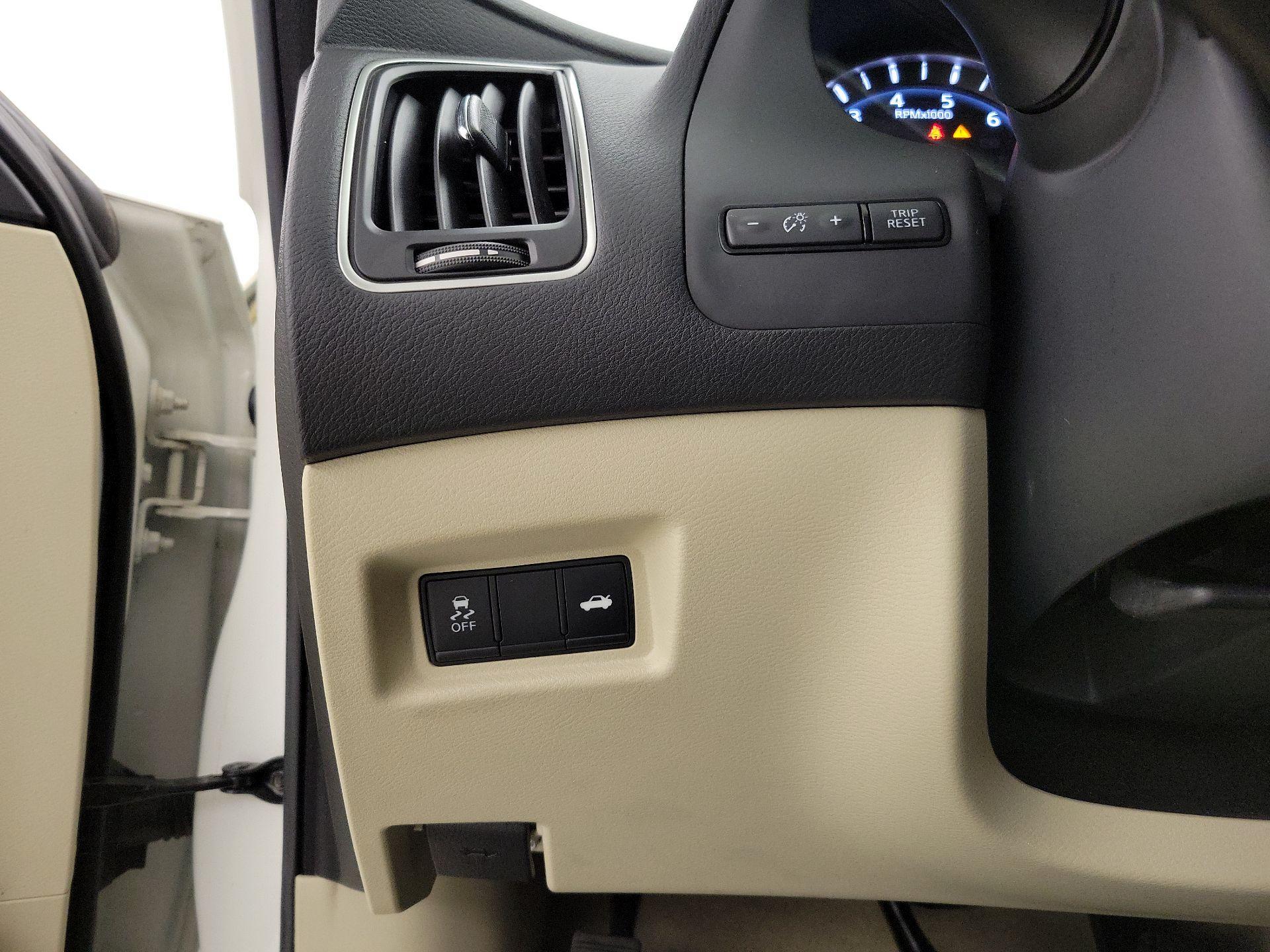 Thumbnail: 2019 INFINITI Q50 - 13