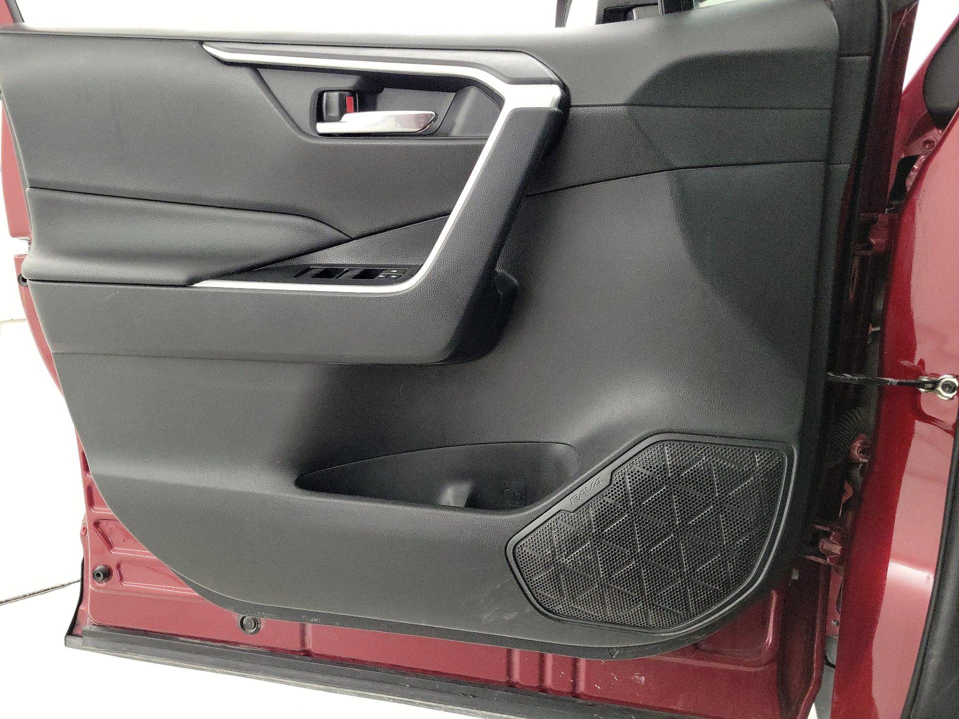 Thumbnail: 2020 Toyota RAV4 - 12