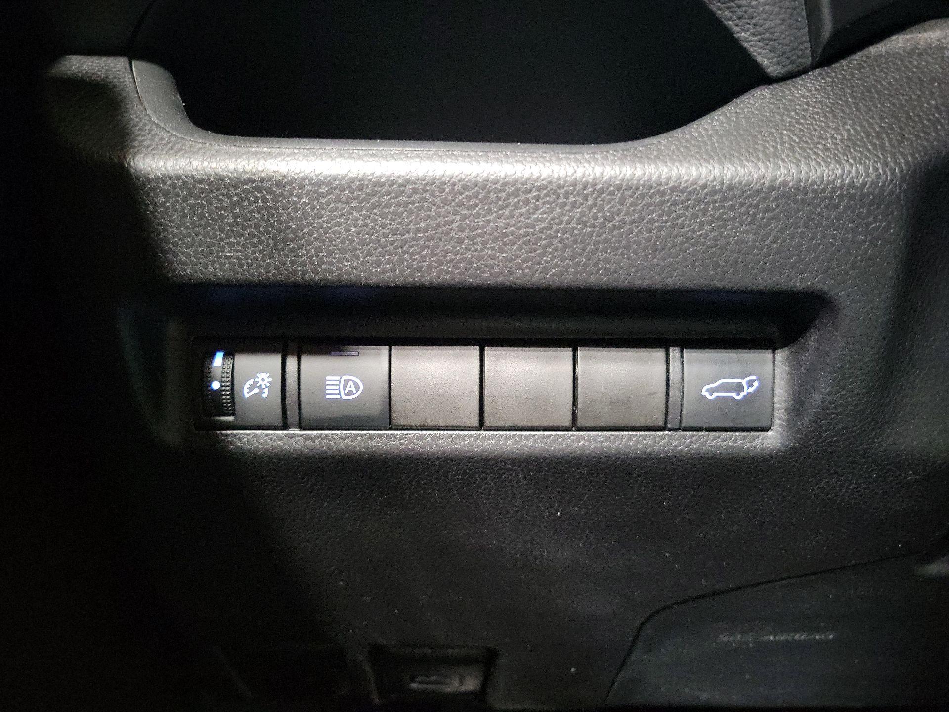 Thumbnail: 2020 Toyota RAV4 - 13