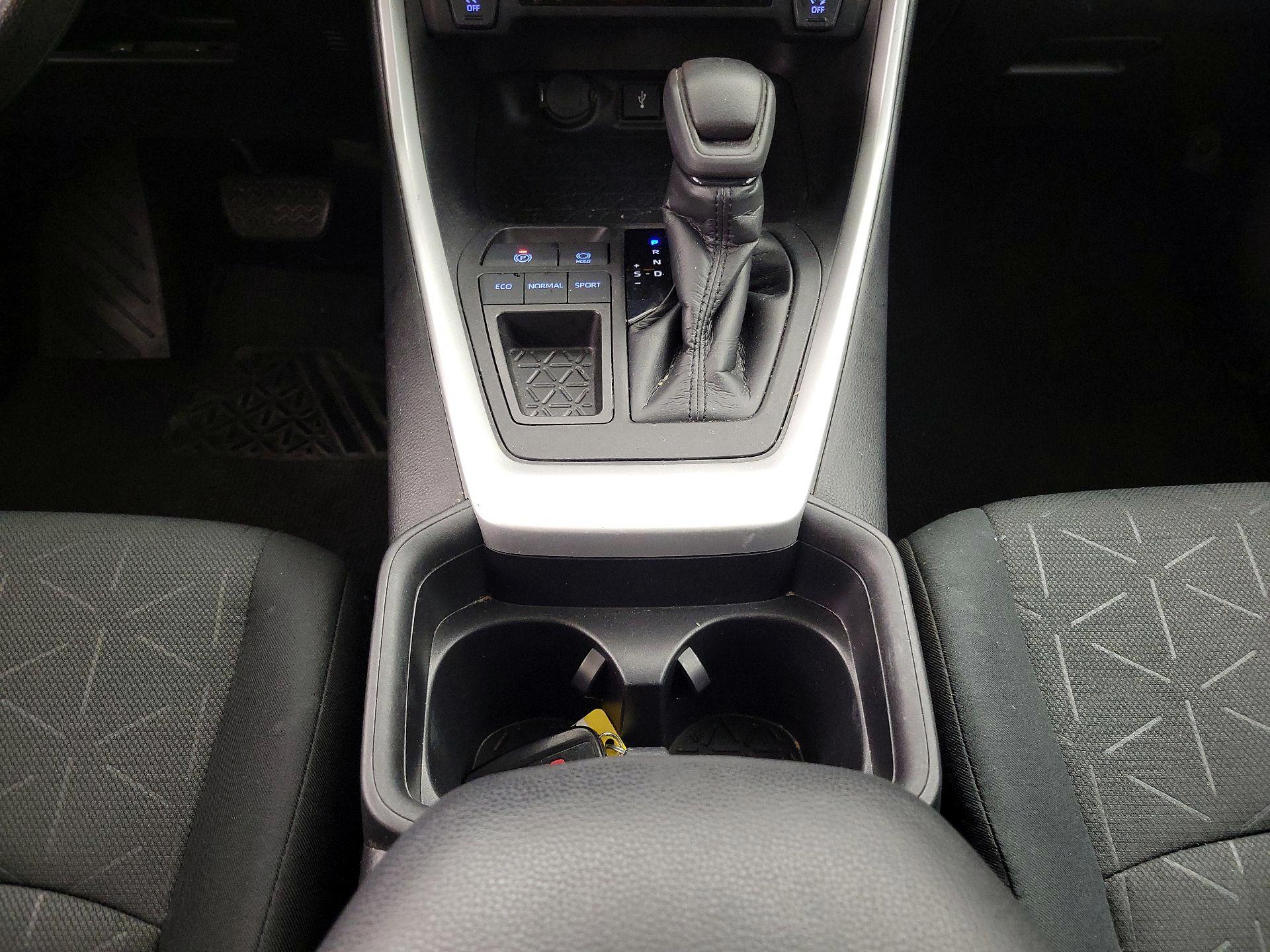 Thumbnail: 2020 Toyota RAV4 - 17