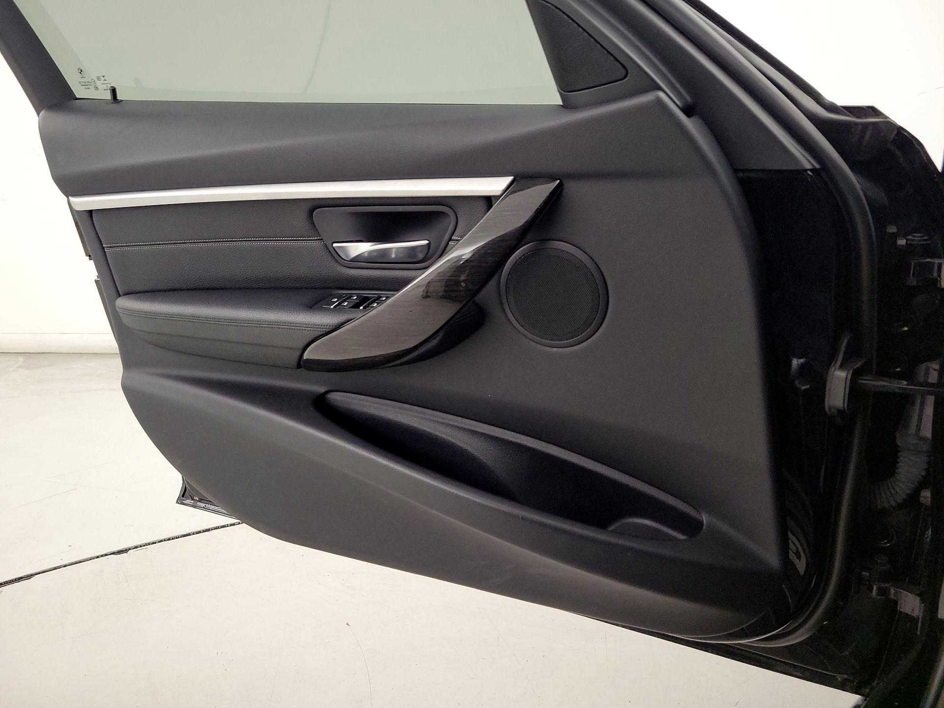 Thumbnail: 2018 BMW 3 Series - 12