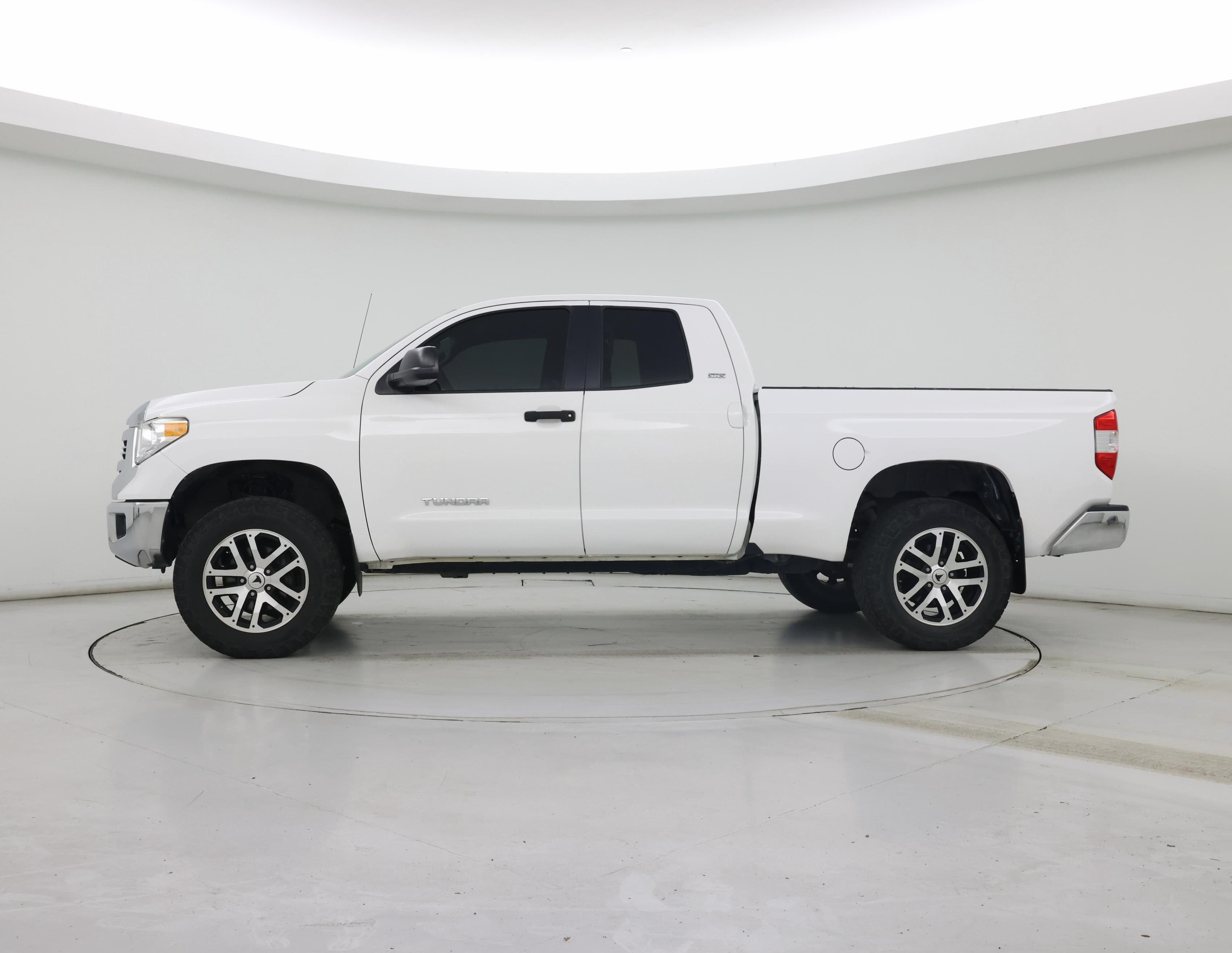 Thumbnail: 2016 Toyota Tundra - 3