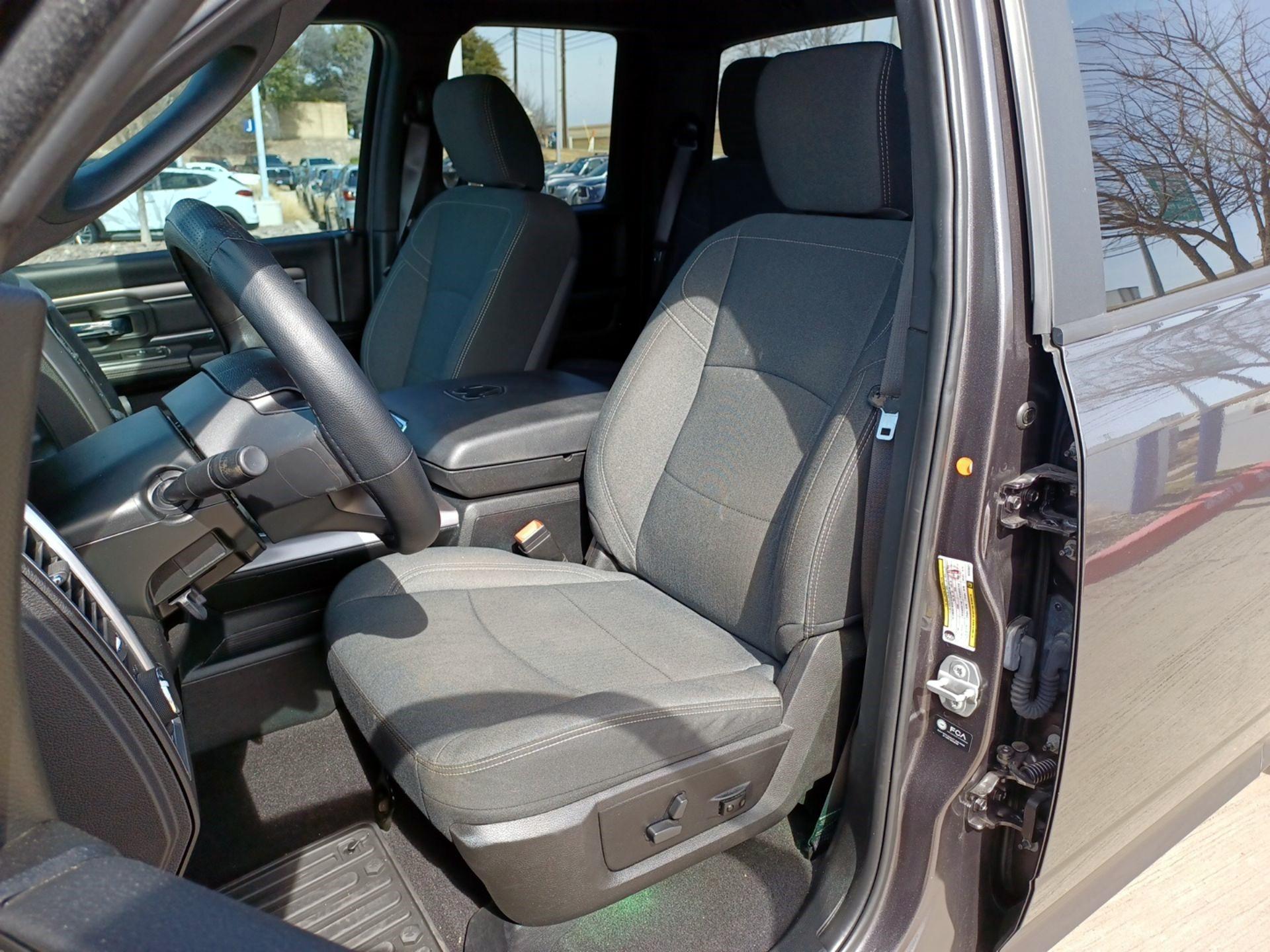 Thumbnail: 2021 RAM 1500 Classic - 9