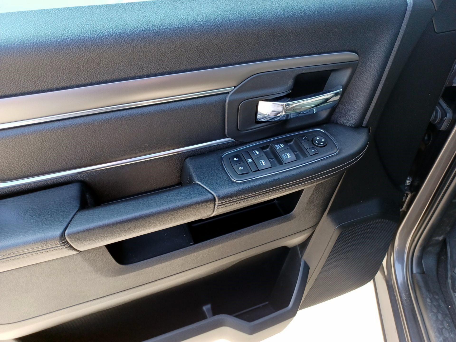 Thumbnail: 2021 RAM 1500 Classic - 10