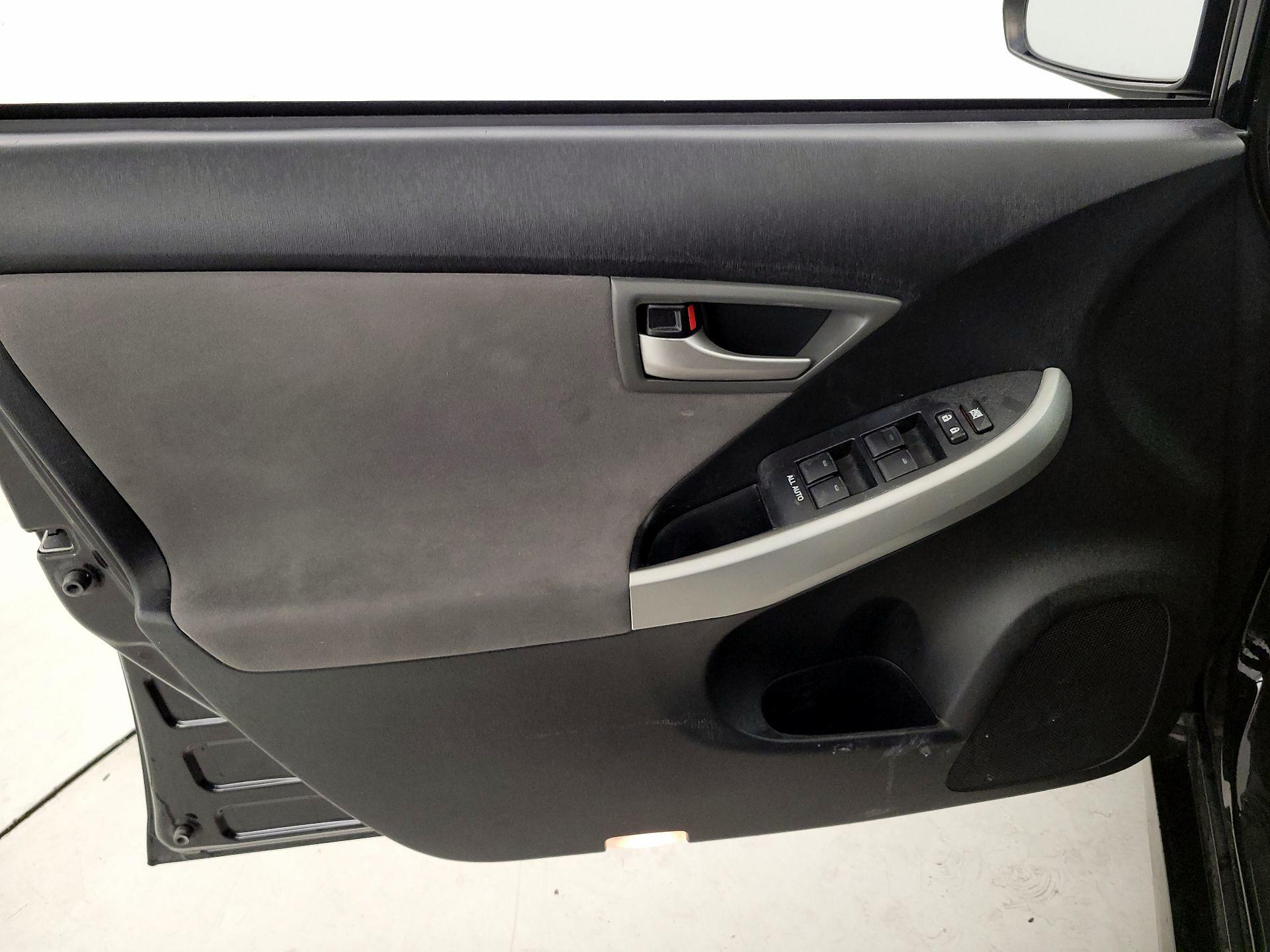 Thumbnail: 2015 Toyota Prius - 12