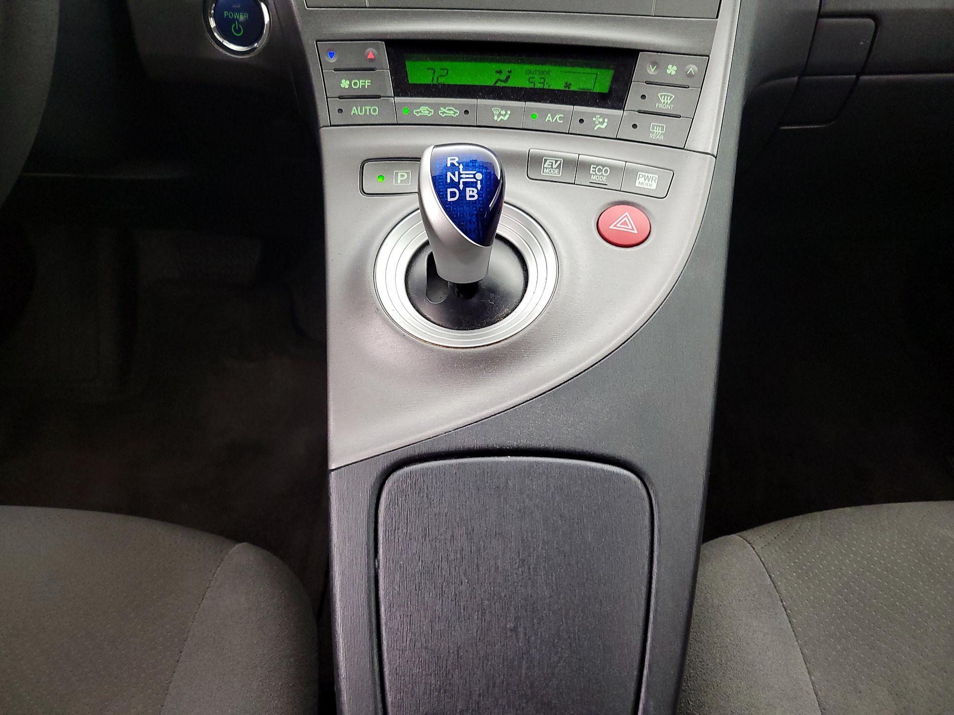 Thumbnail: 2015 Toyota Prius - 17