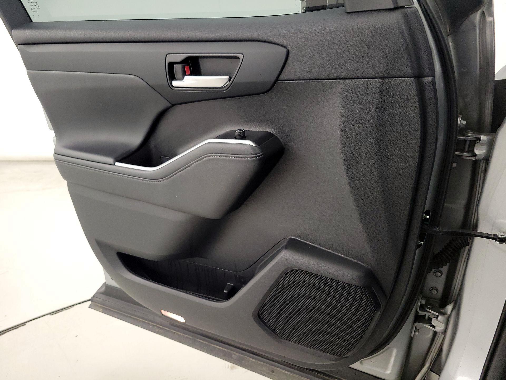 Thumbnail: 2021 Toyota Highlander - 12