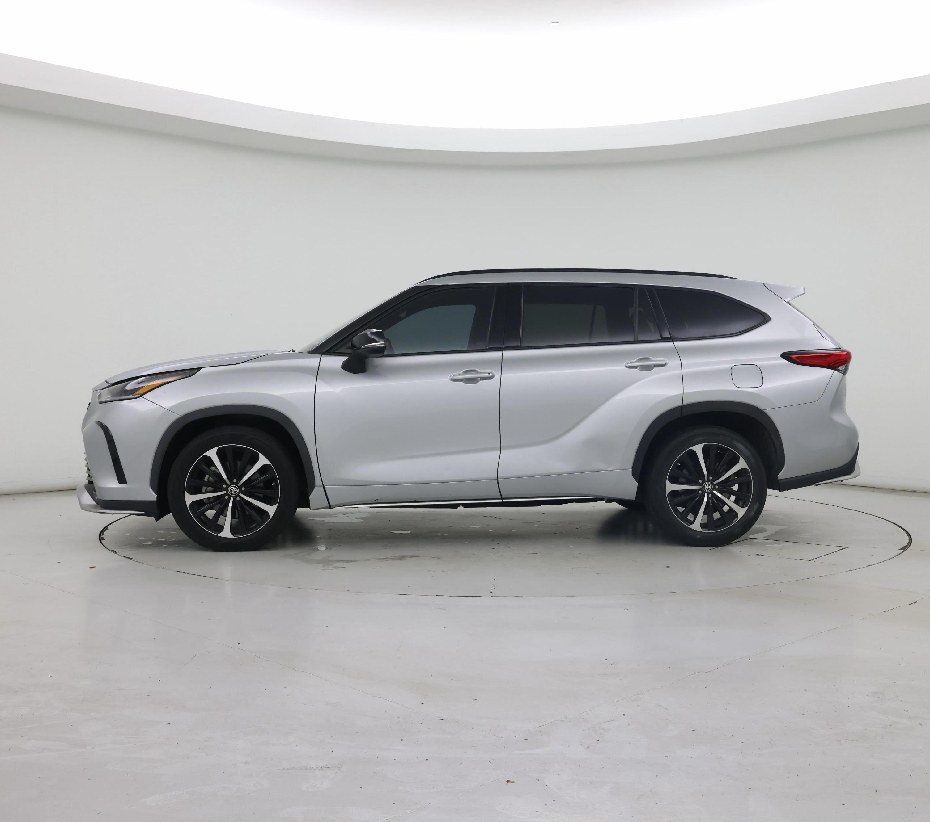 Thumbnail: 2021 Toyota Highlander - 3