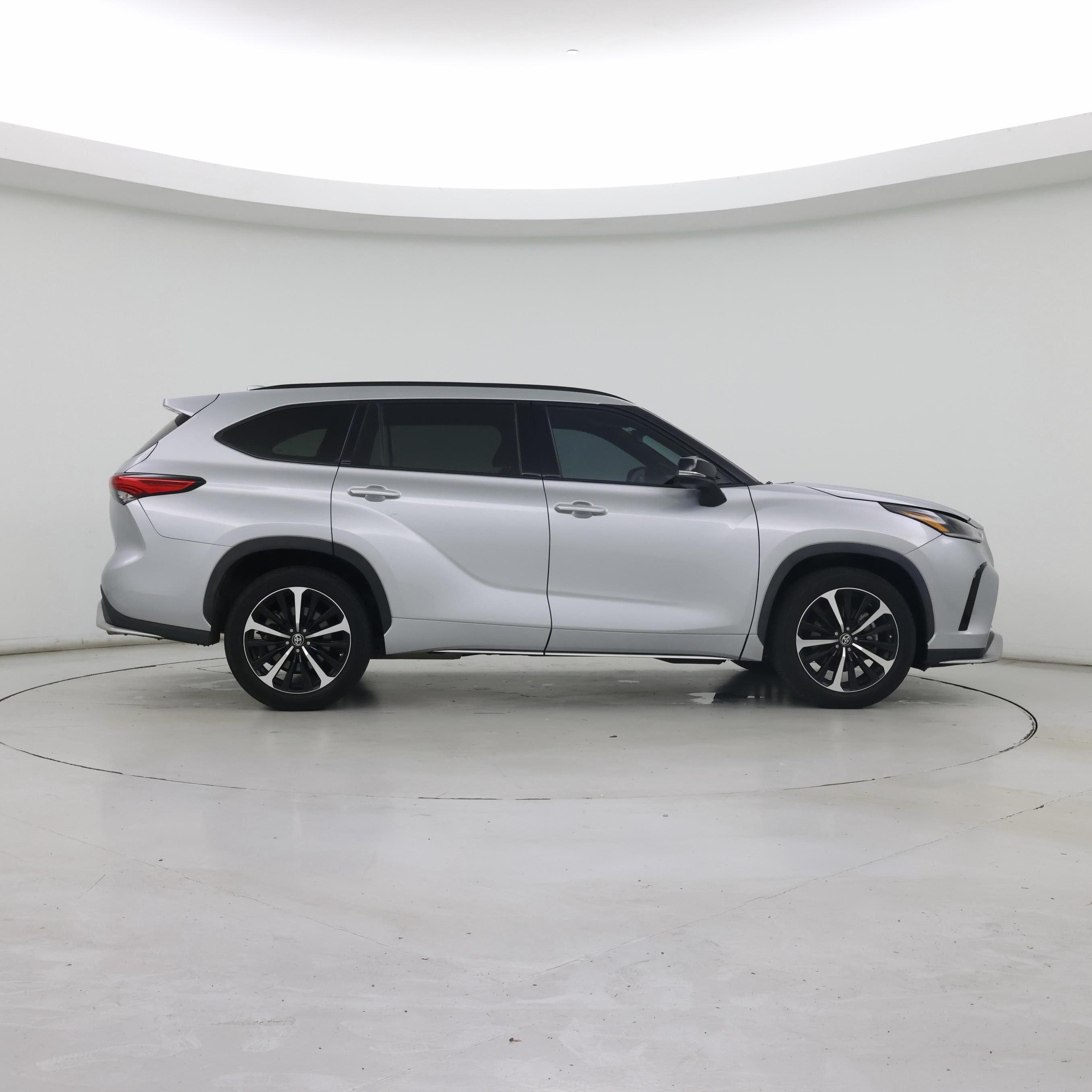 Thumbnail: 2021 Toyota Highlander - 7