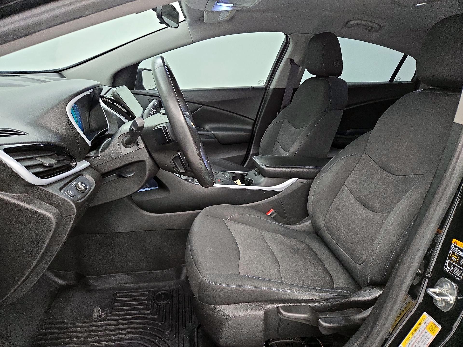 Thumbnail: 2017 Chevrolet Volt - 11