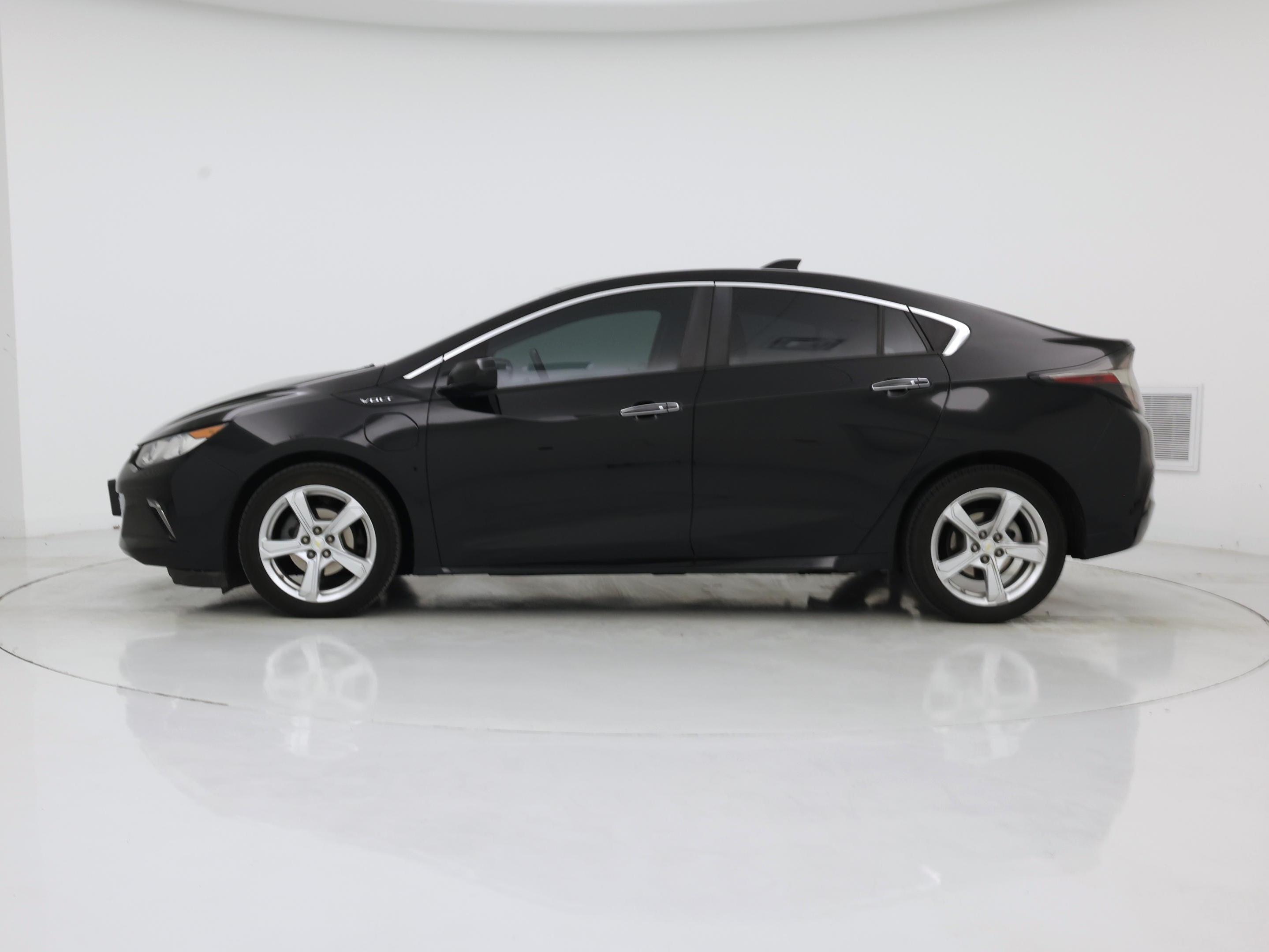 Thumbnail: 2017 Chevrolet Volt - 3