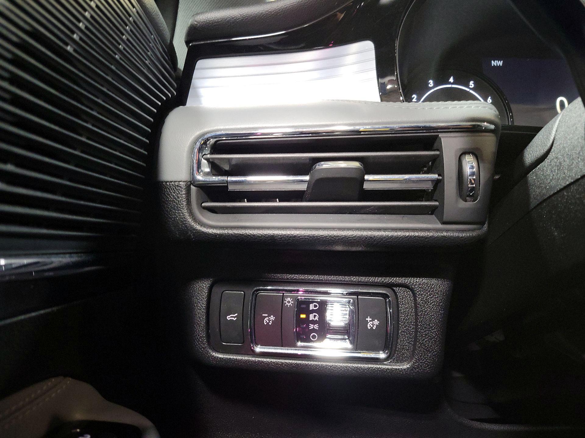 Thumbnail: 2022 Lincoln Corsair - 13