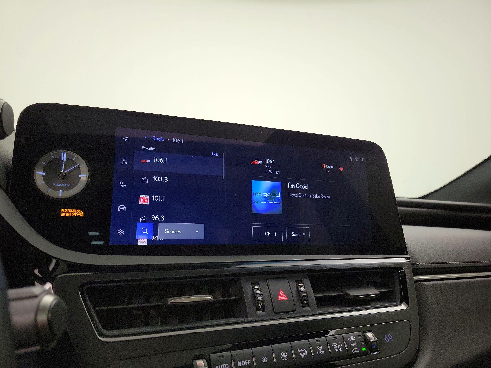 Thumbnail: 2023 Lexus ES - 15