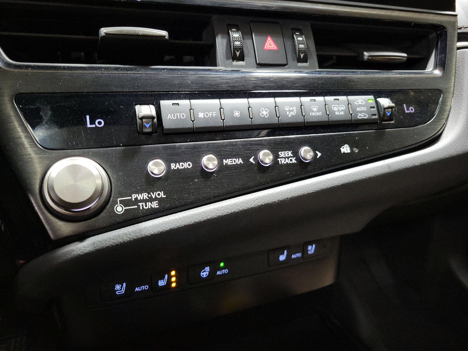 Thumbnail: 2023 Lexus ES - 16