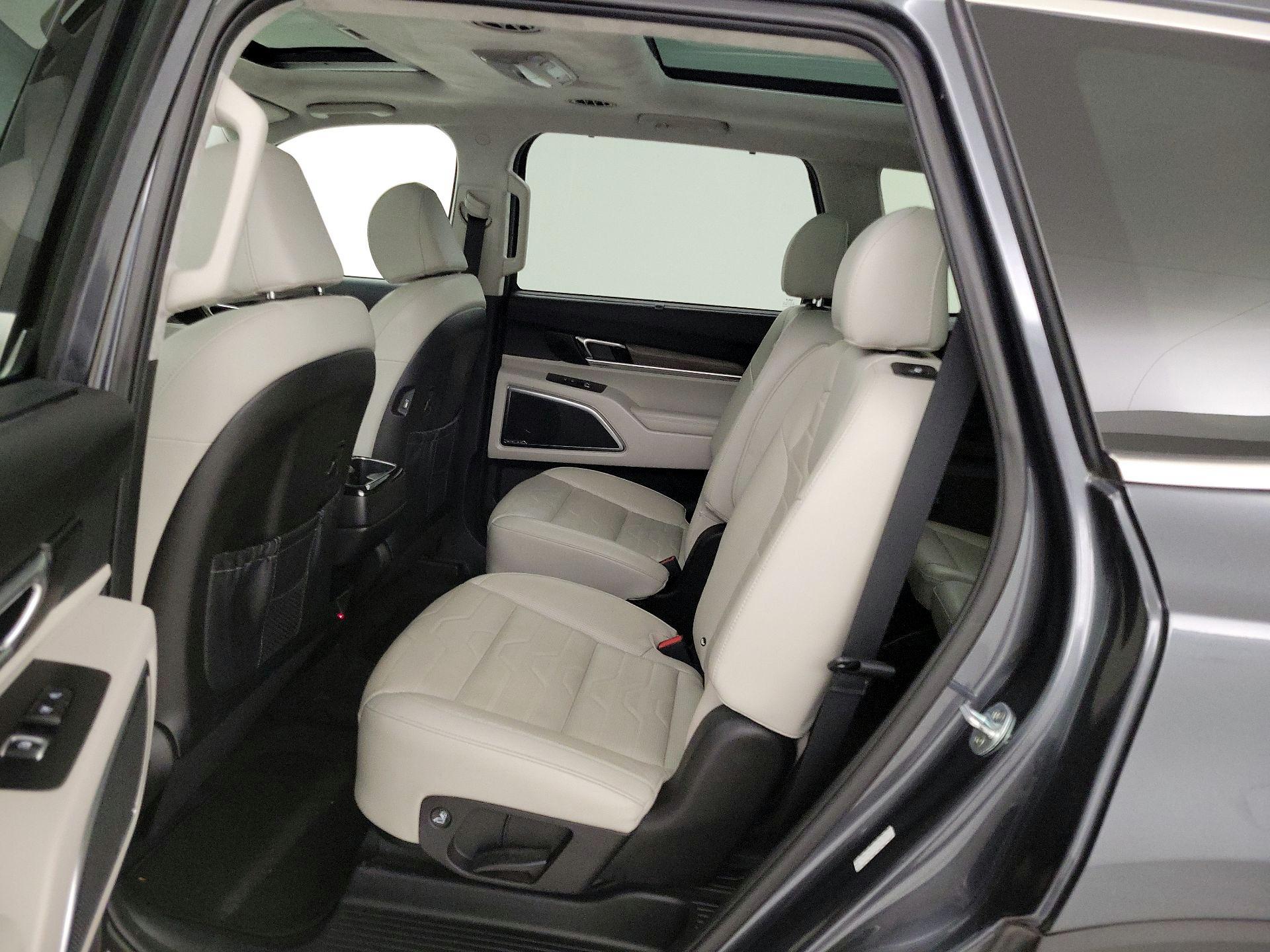 Thumbnail: 2022 Kia Telluride - 18