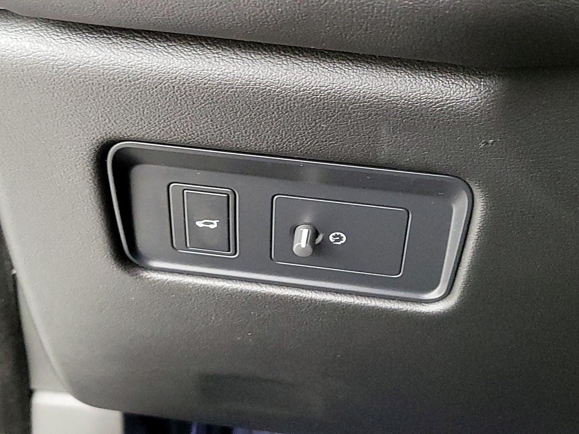 Thumbnail: 2021 Jaguar F-Pace - 13