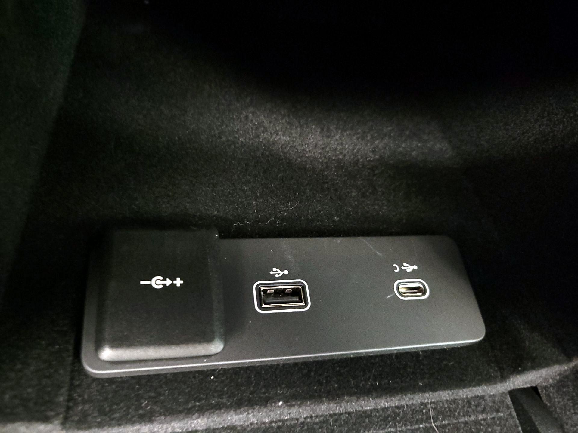 Thumbnail: 2021 Jaguar F-Pace - 19