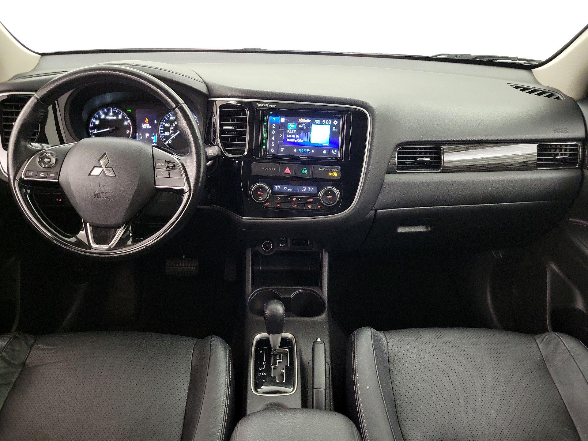 Thumbnail: 2016 Mitsubishi Outlander - 9