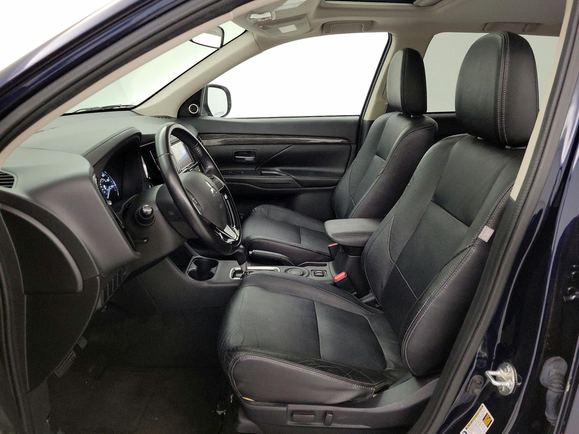 Thumbnail: 2016 Mitsubishi Outlander - 11