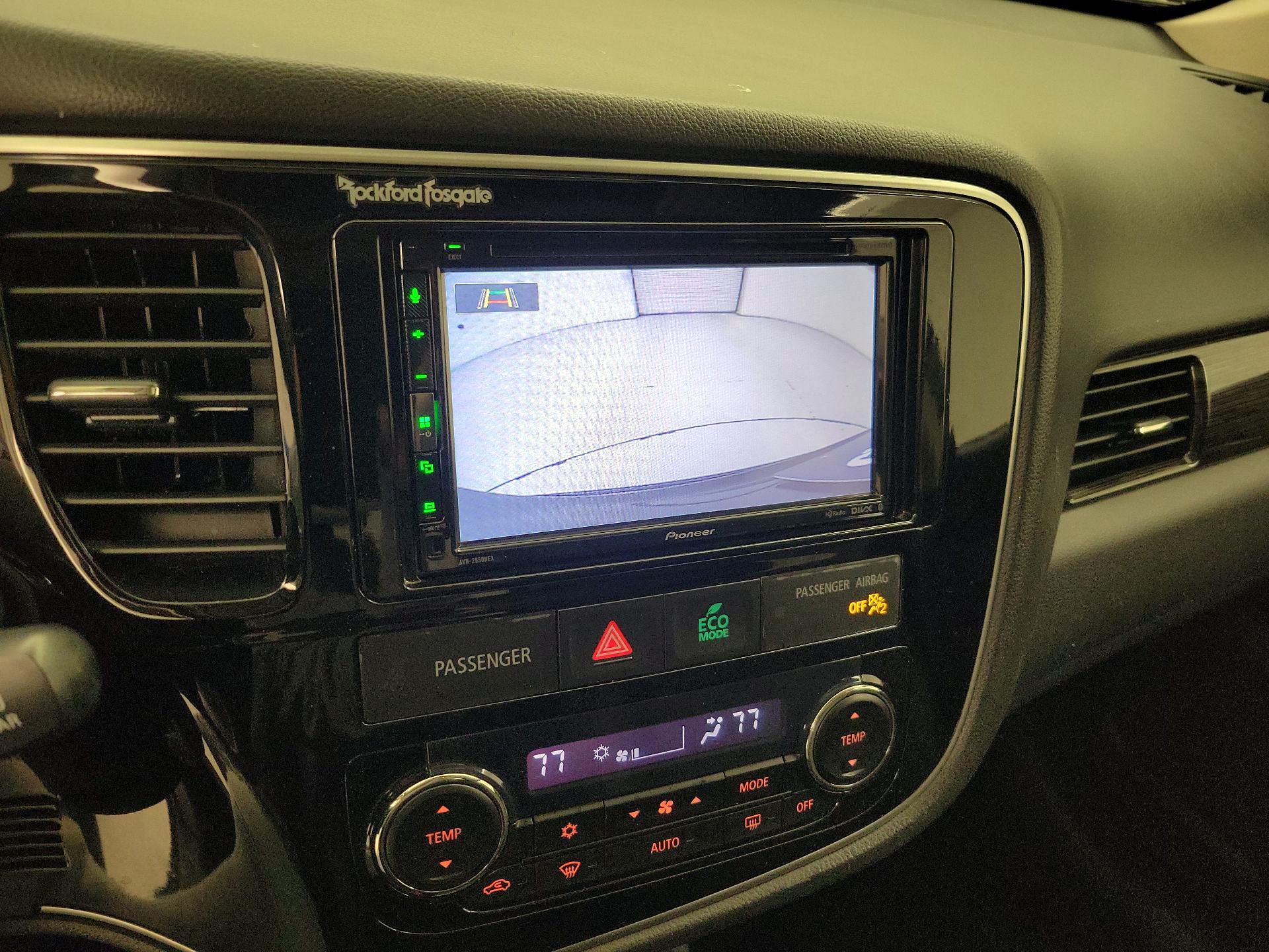 Thumbnail: 2016 Mitsubishi Outlander - 14