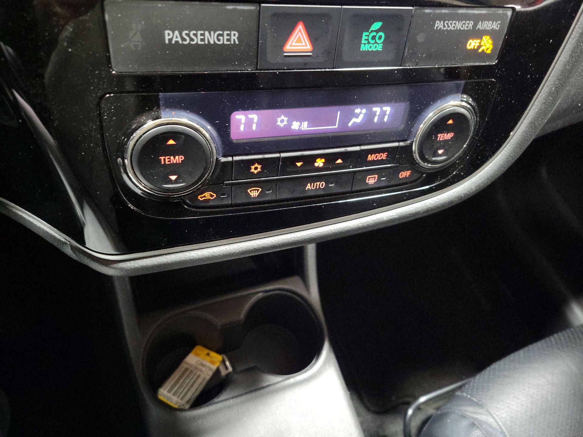 Thumbnail: 2016 Mitsubishi Outlander - 16