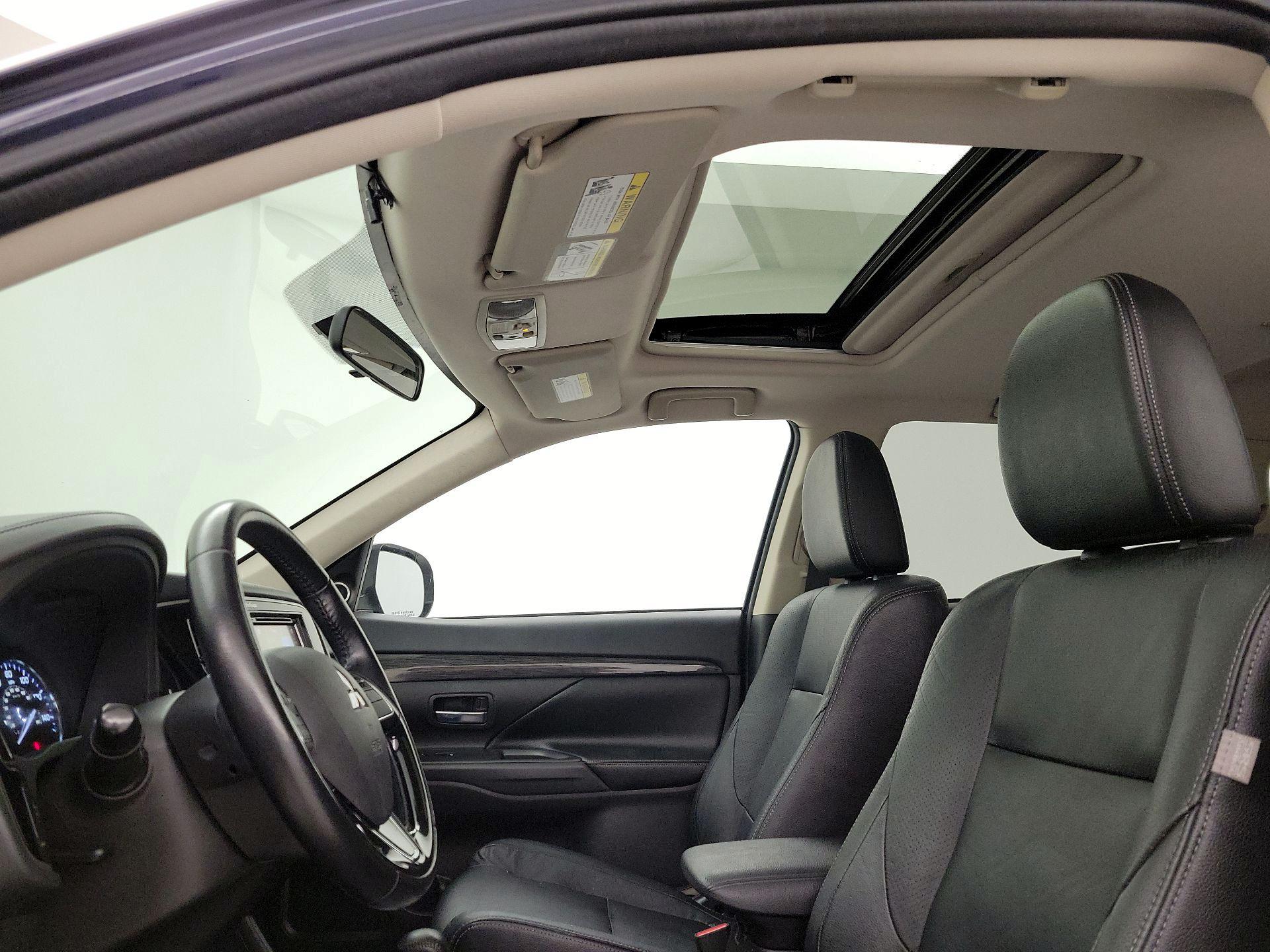 Thumbnail: 2016 Mitsubishi Outlander - 18