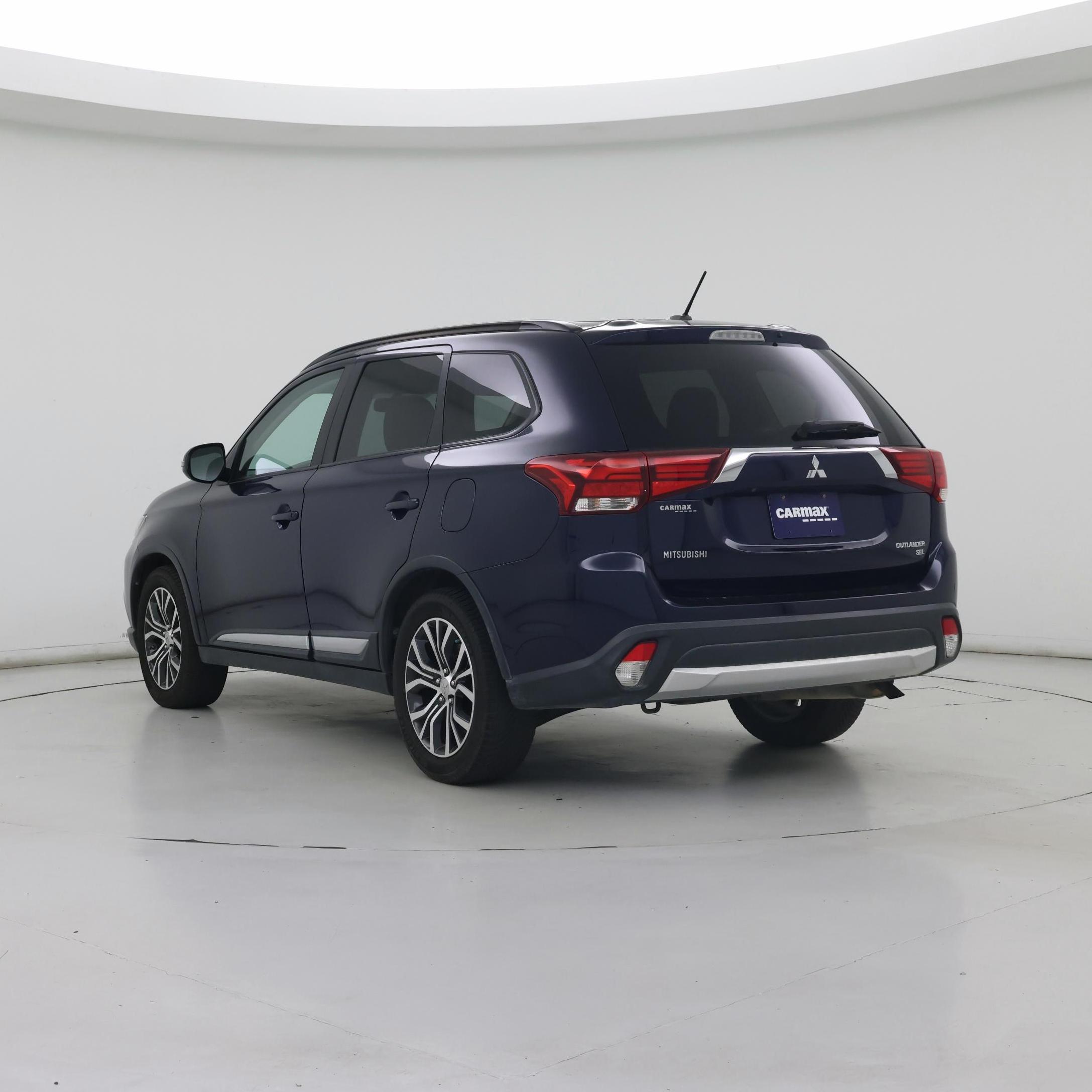 Thumbnail: 2016 Mitsubishi Outlander - 2