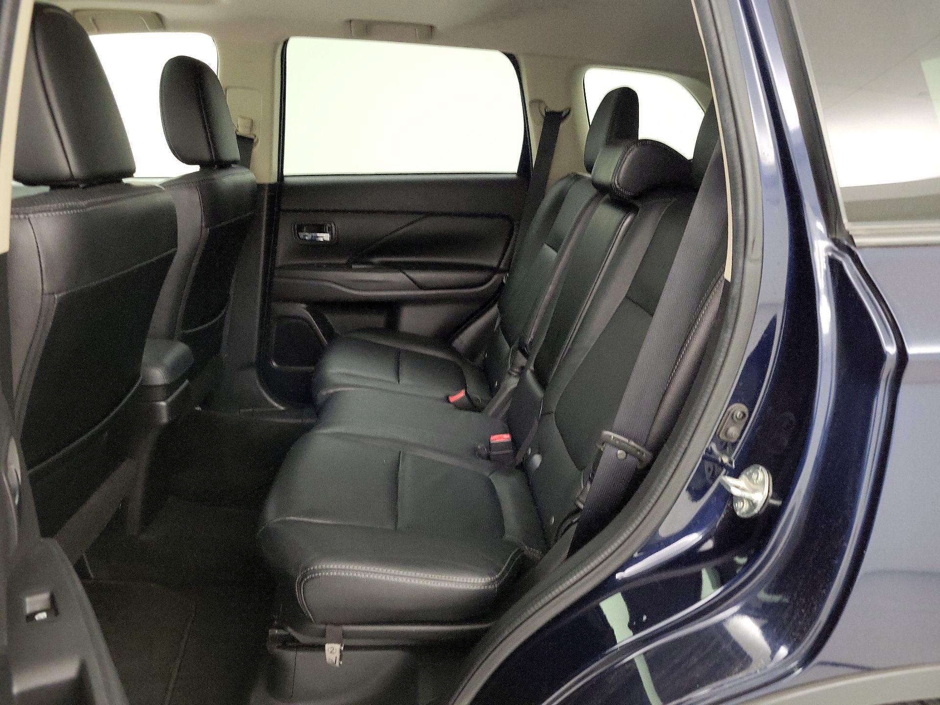 Thumbnail: 2016 Mitsubishi Outlander - 19