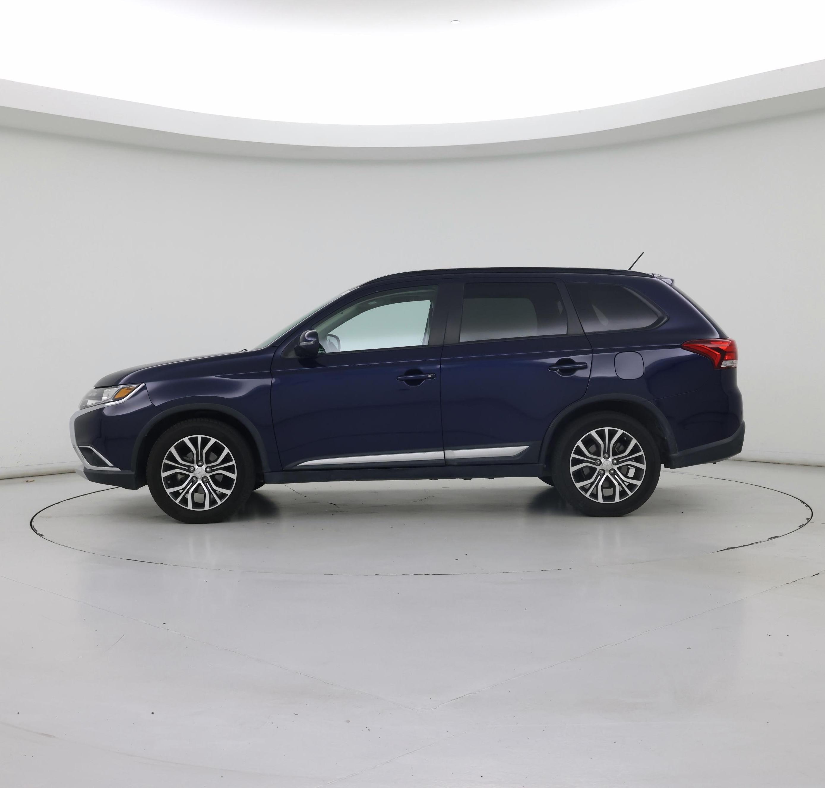 Thumbnail: 2016 Mitsubishi Outlander - 3