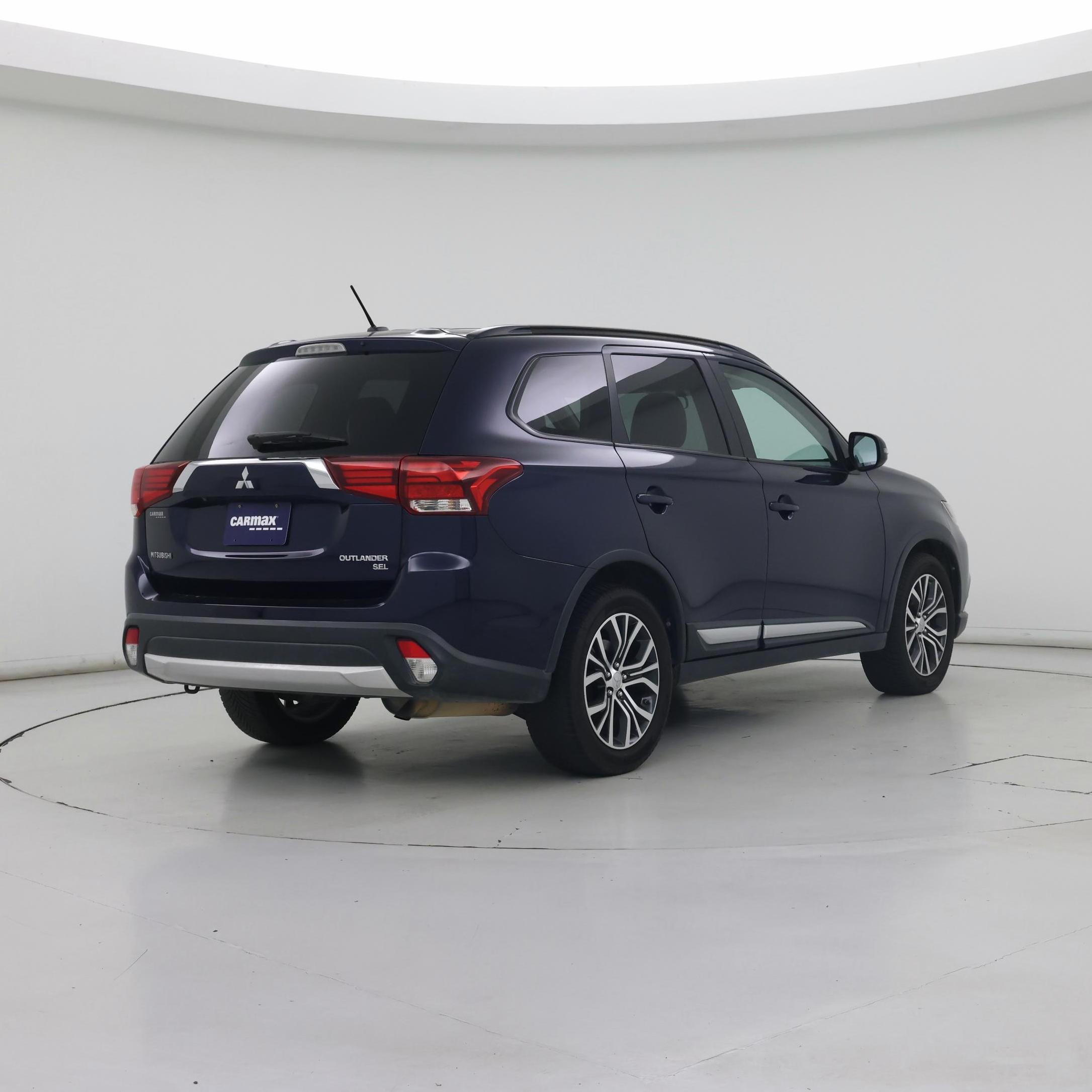 Thumbnail: 2016 Mitsubishi Outlander - 8