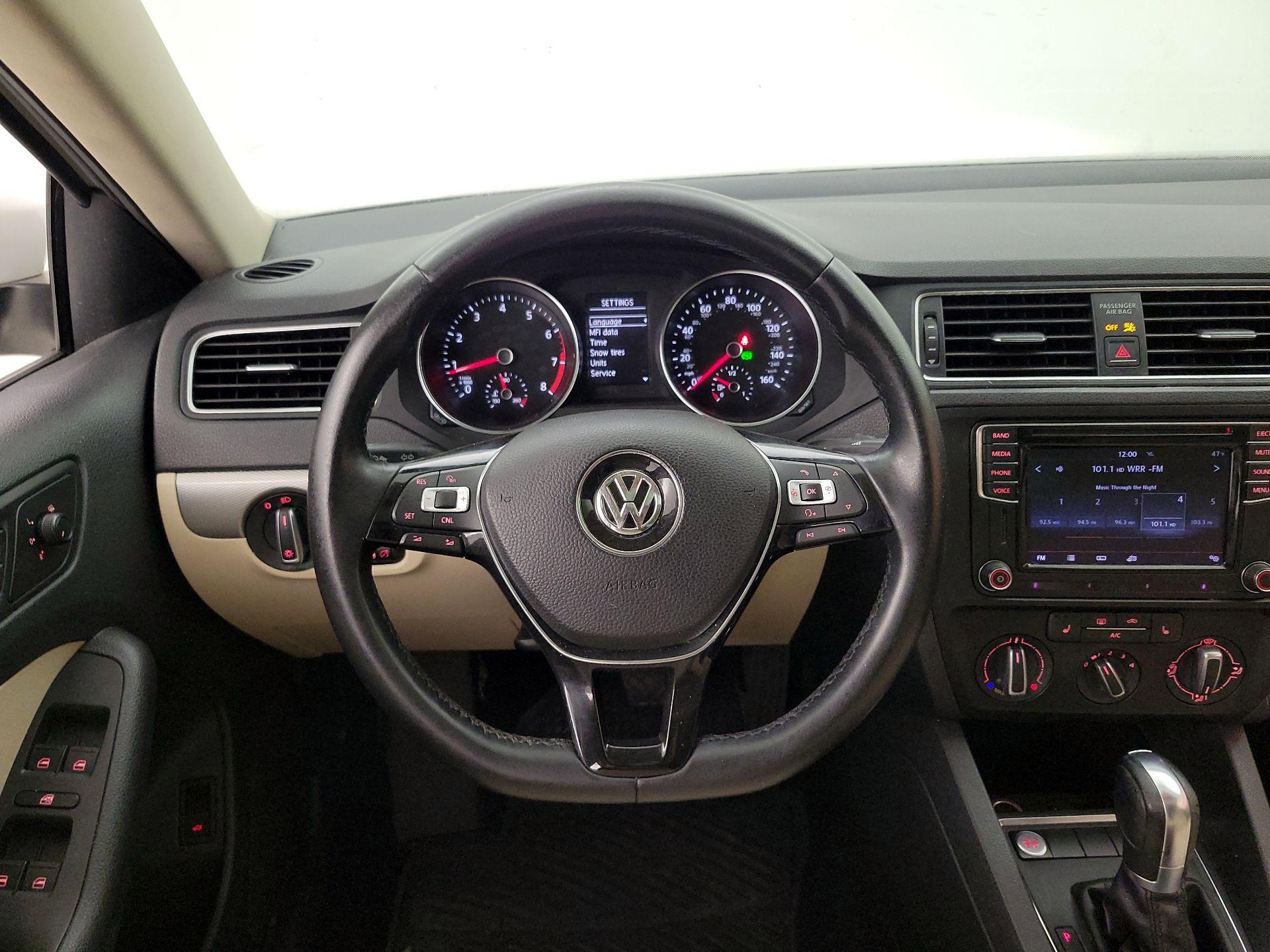 Thumbnail: 2017 Volkswagen Jetta - 10